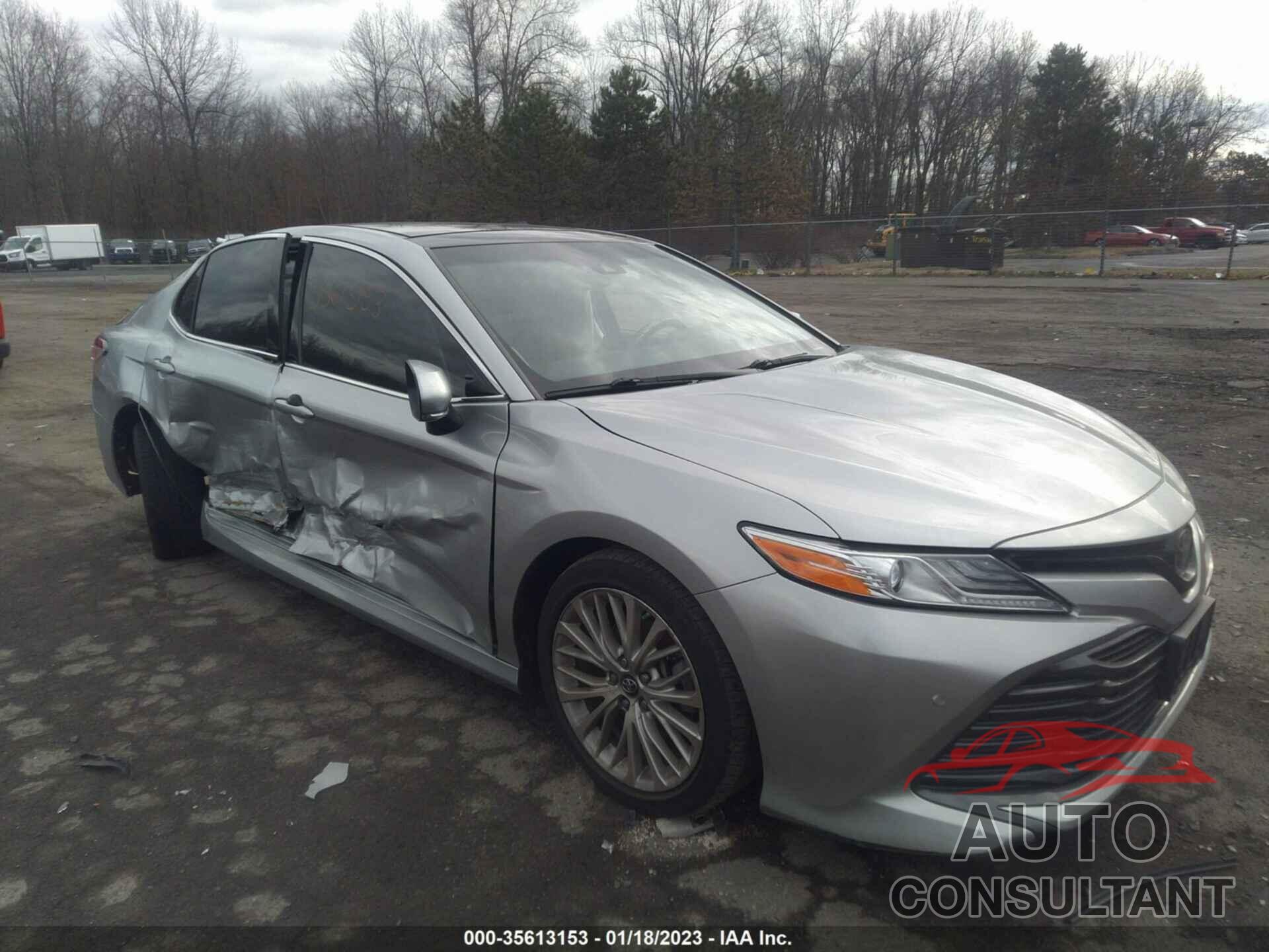 TOYOTA CAMRY 2018 - 4T1B11HK3JU023490