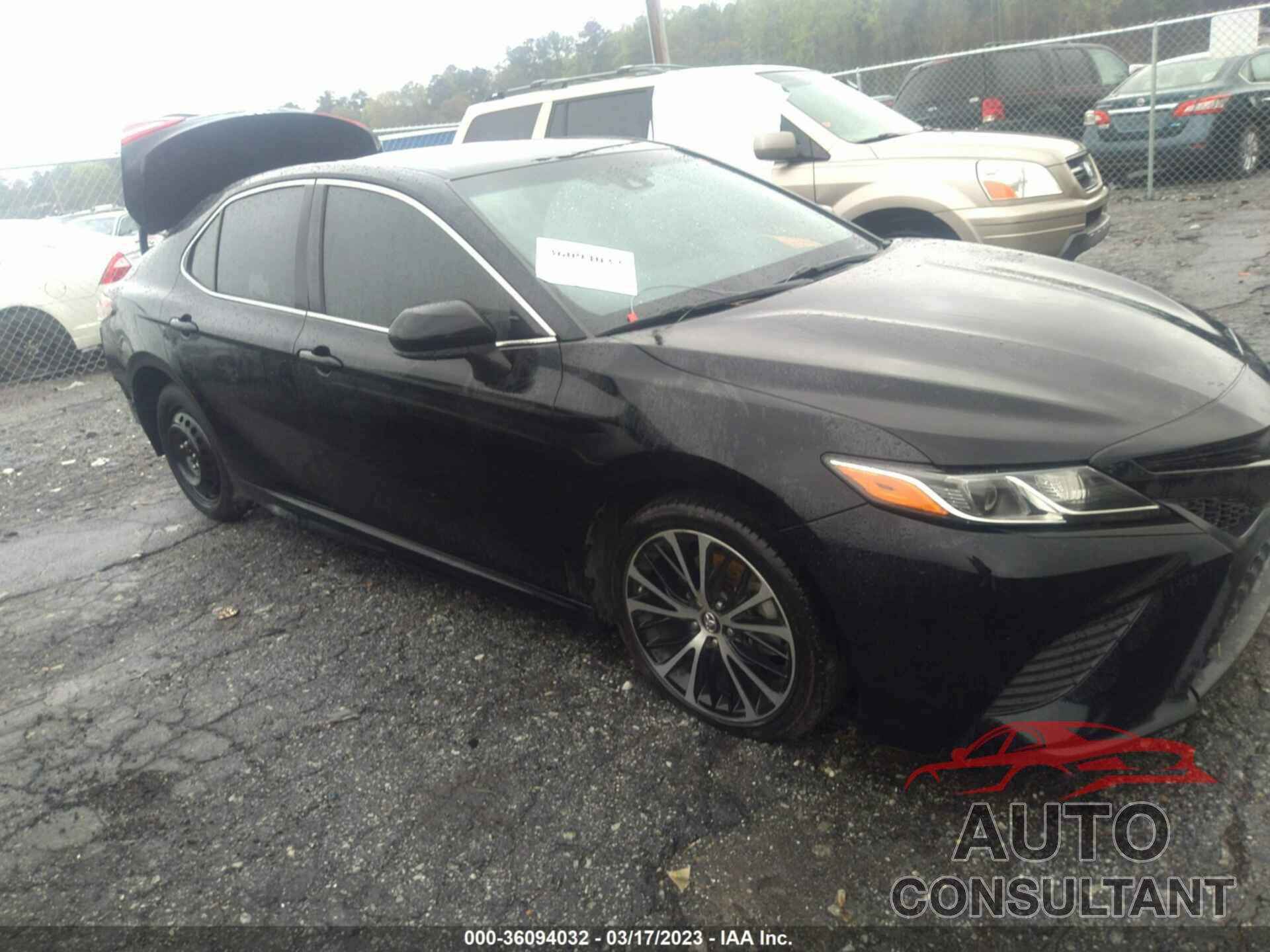 TOYOTA CAMRY 2018 - 4T1B11HK5JU146577