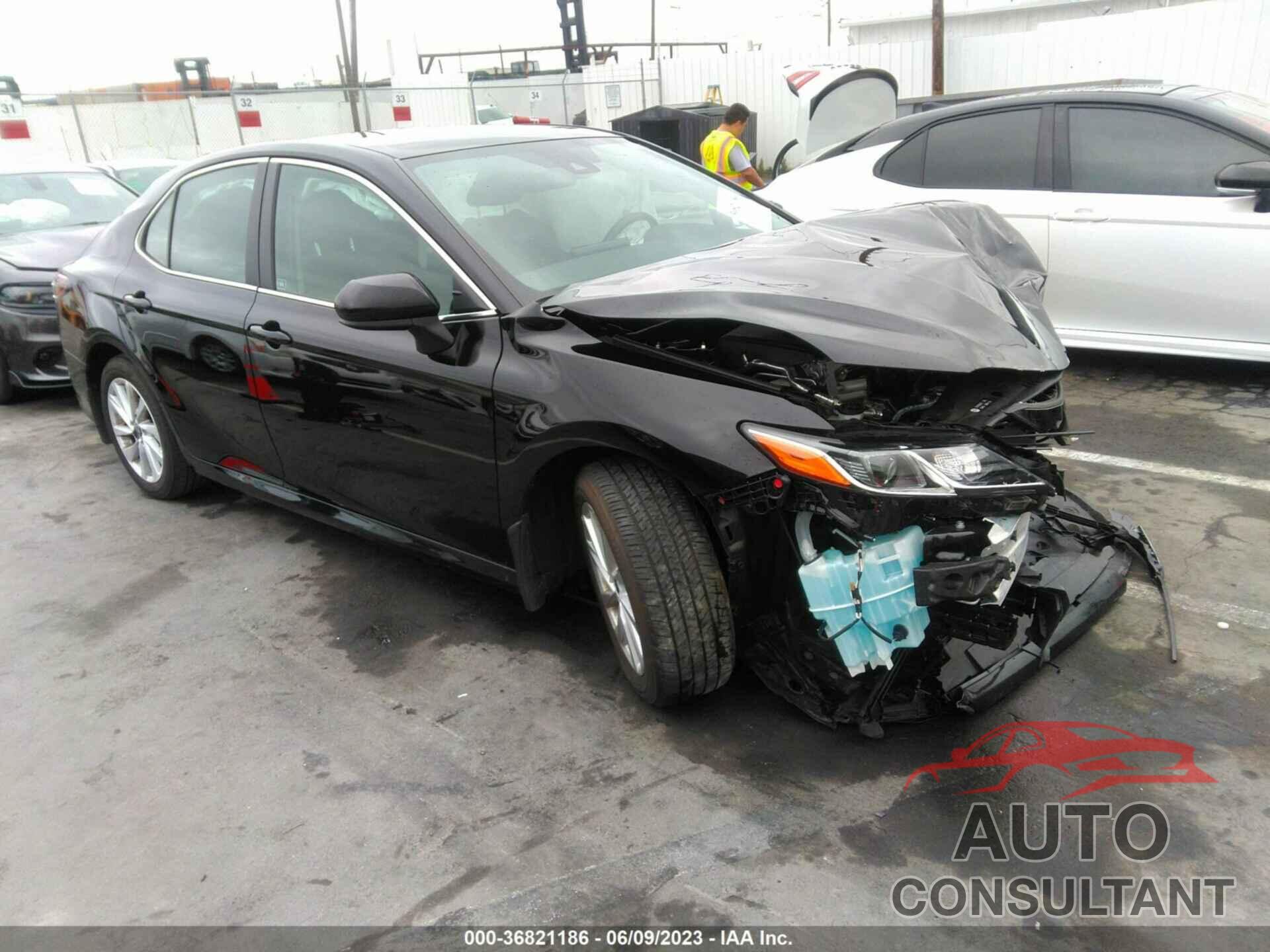 TOYOTA CAMRY 2022 - 4T1C11AK4NU666130