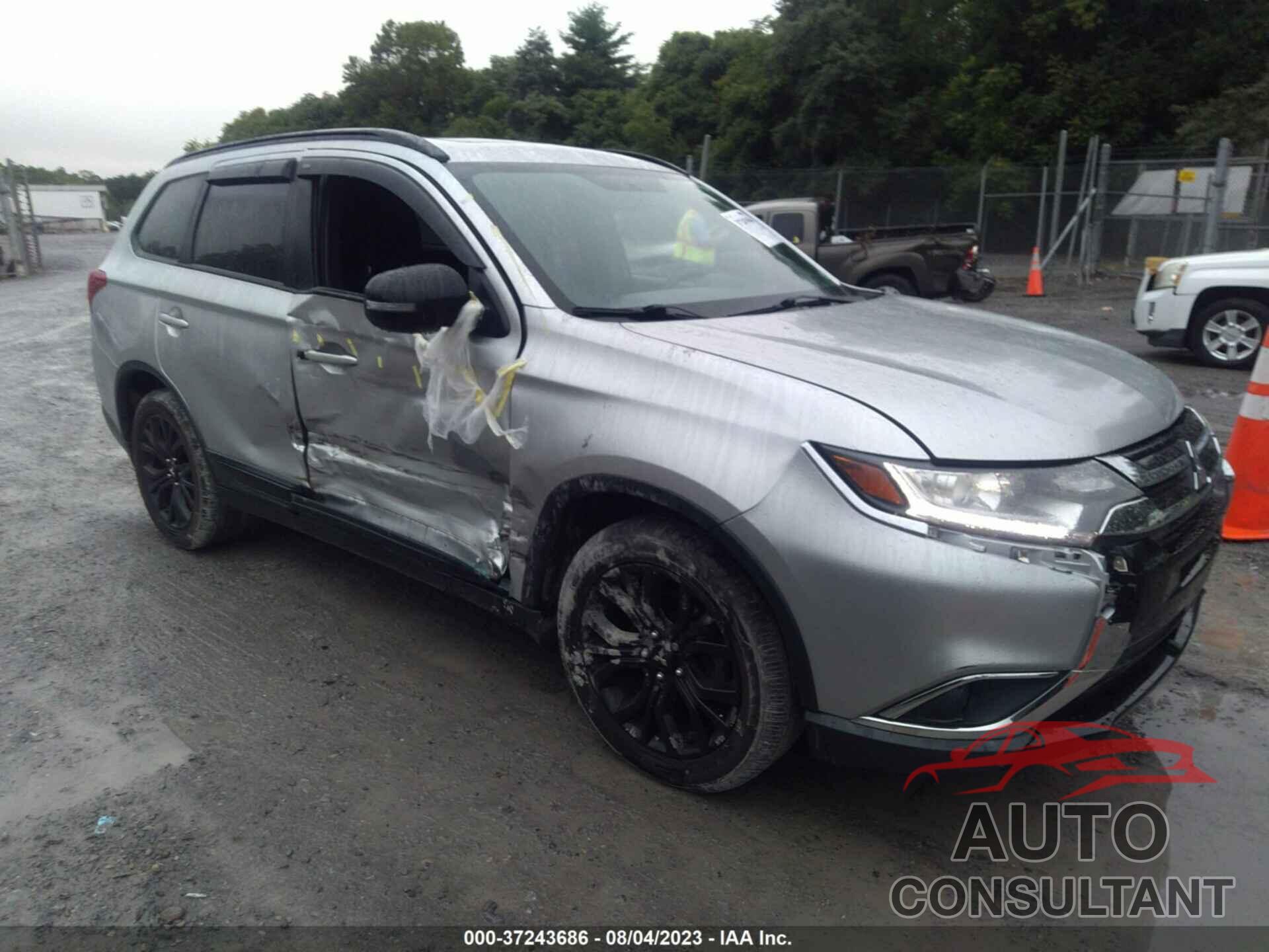 MITSUBISHI OUTLANDER 2018 - JA4AD3A33JZ018938
