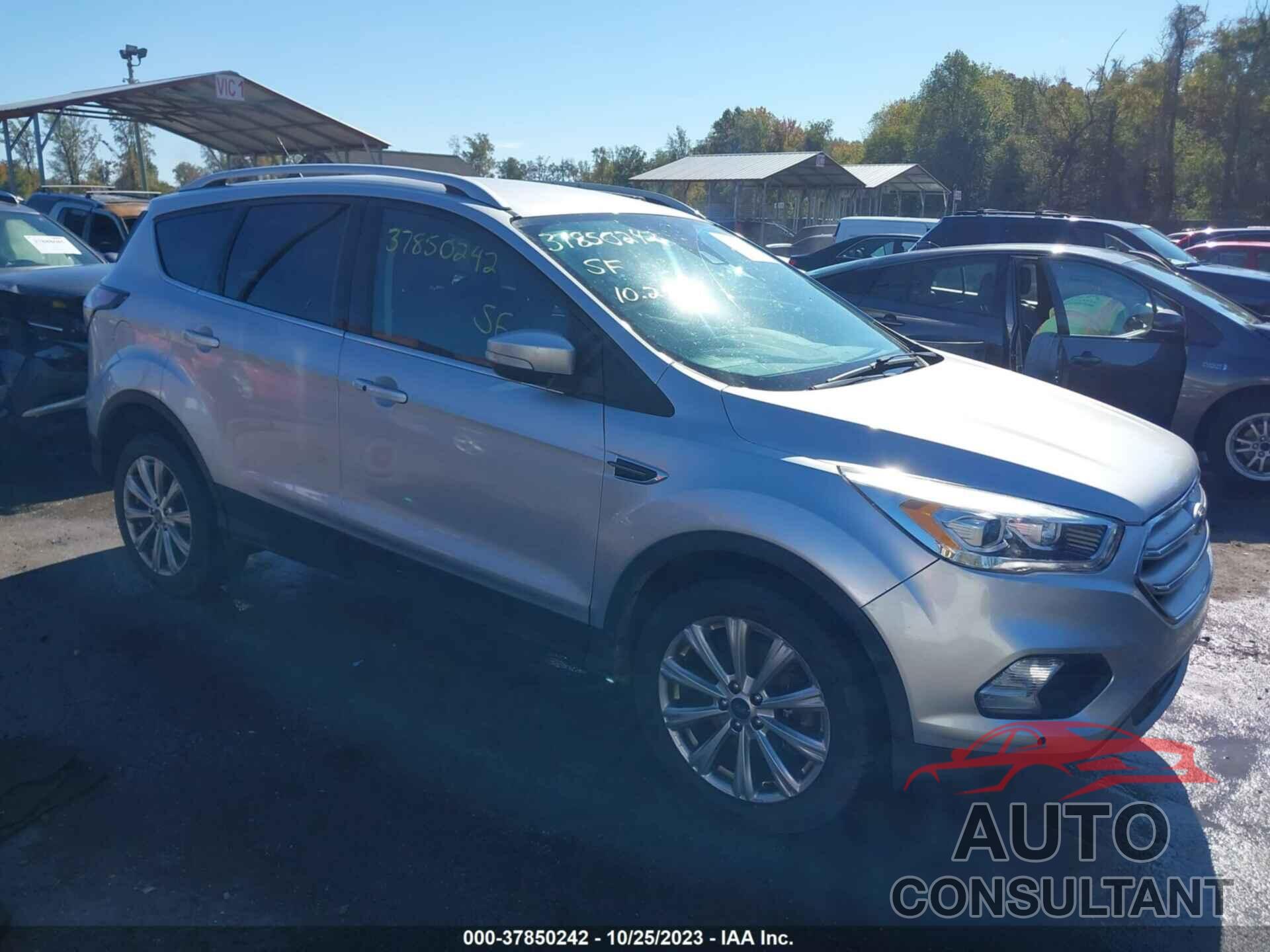 FORD ESCAPE 2017 - 1FMCU0J91HUE32482