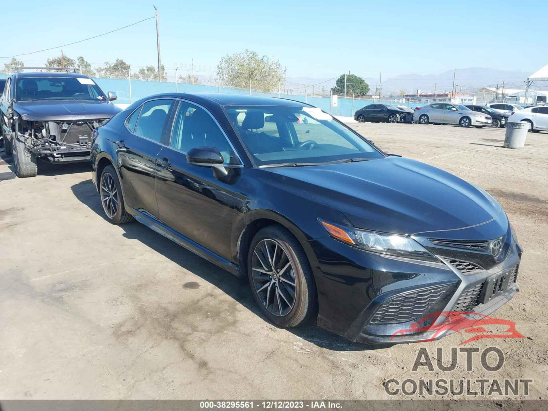 TOYOTA CAMRY 2021 - 4T1G11AK5MU418212