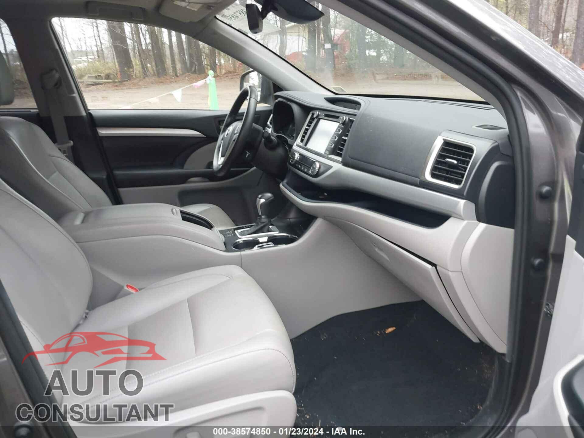 TOYOTA HIGHLANDER 2019 - 5TDJZRFH8KS627721