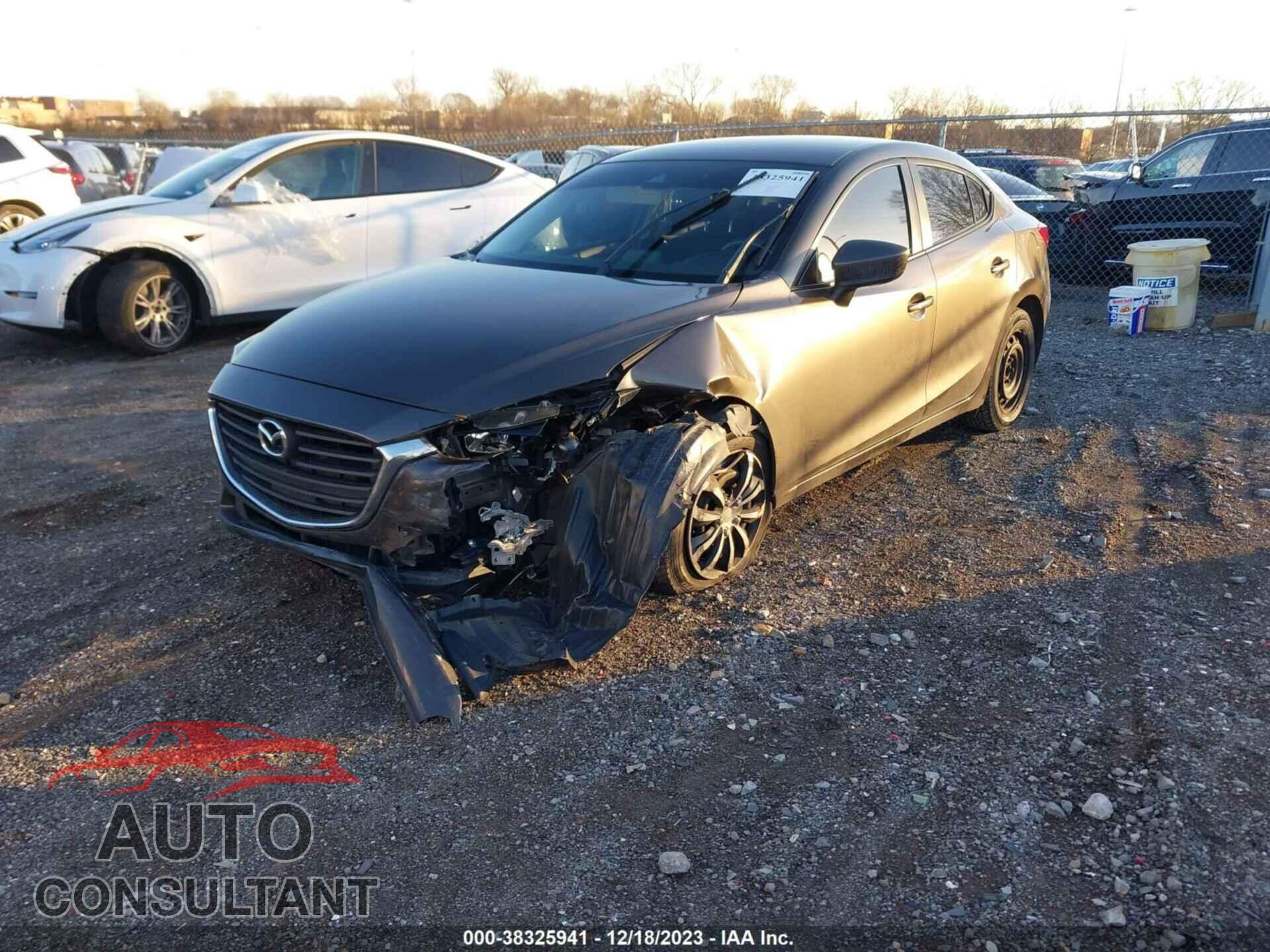 MAZDA MAZDA3 2018 - 3MZBN1U74JM182076
