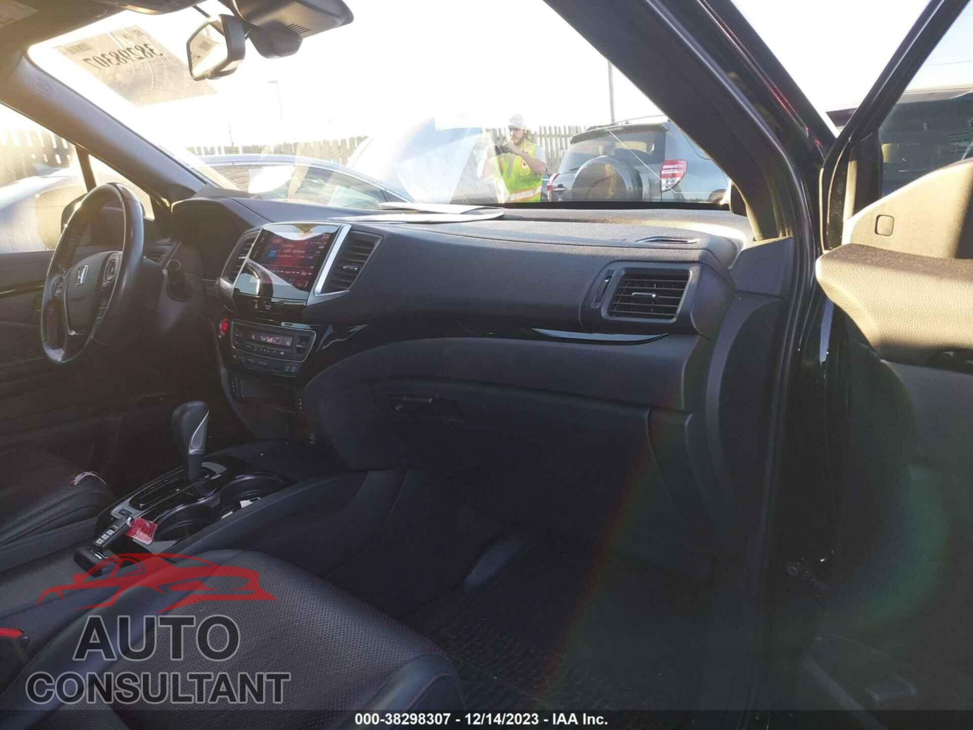 HONDA RIDGELINE 2017 - 5FPYK3F84HB033115