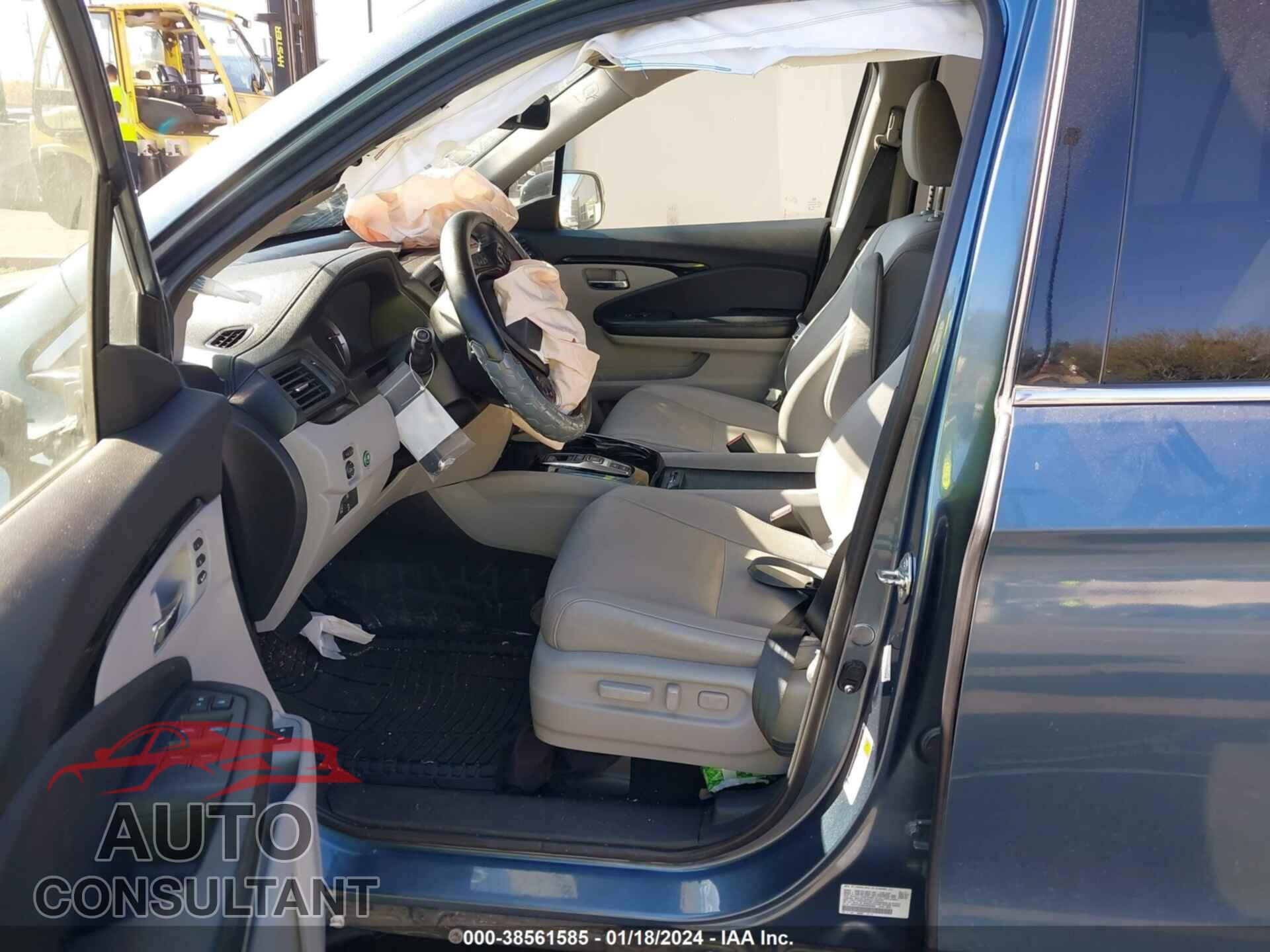 HONDA PILOT 2017 - 5FNYF6H99HB028660