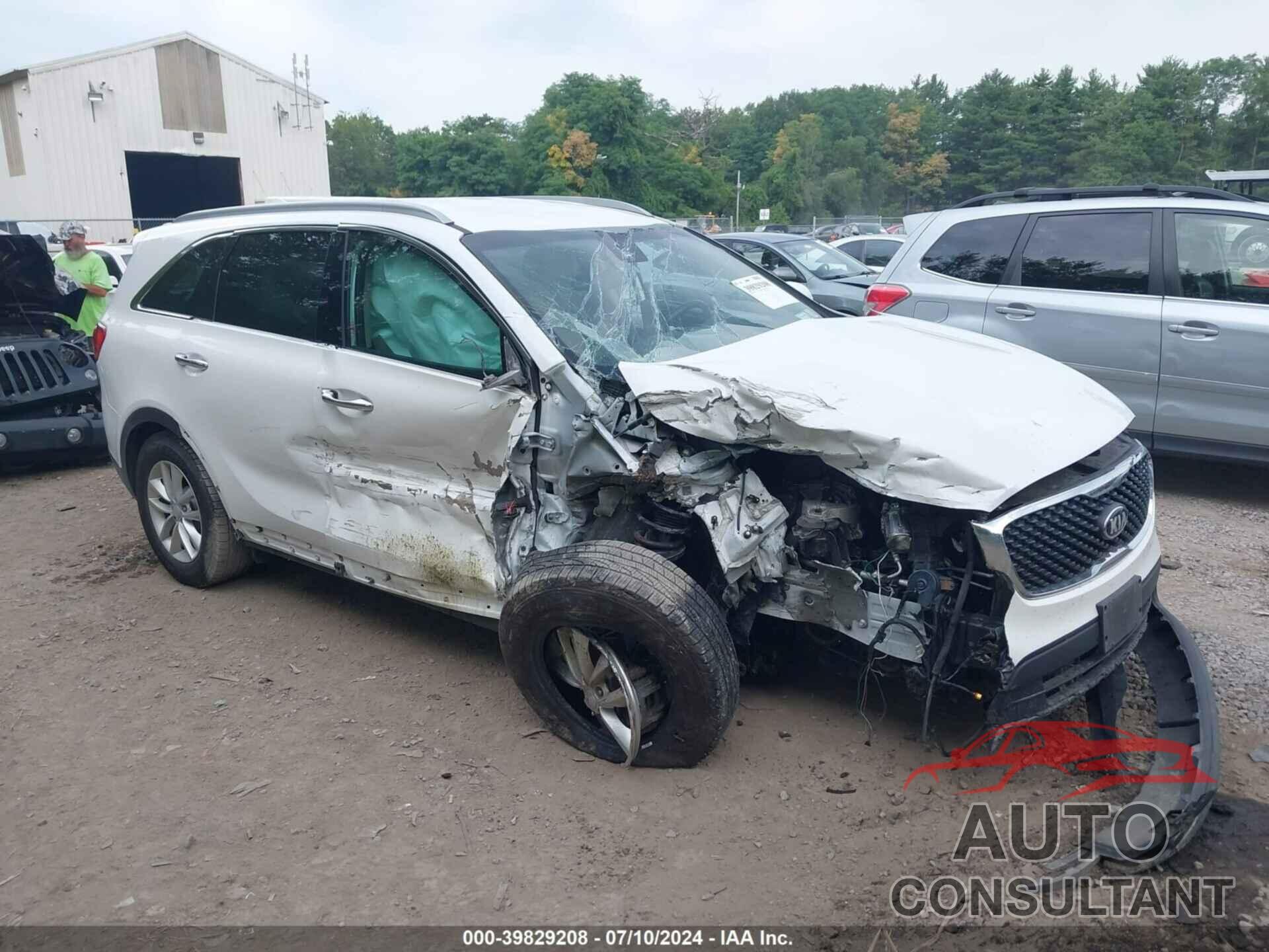 KIA SORENTO 2018 - 5XYPGDA35JG415109