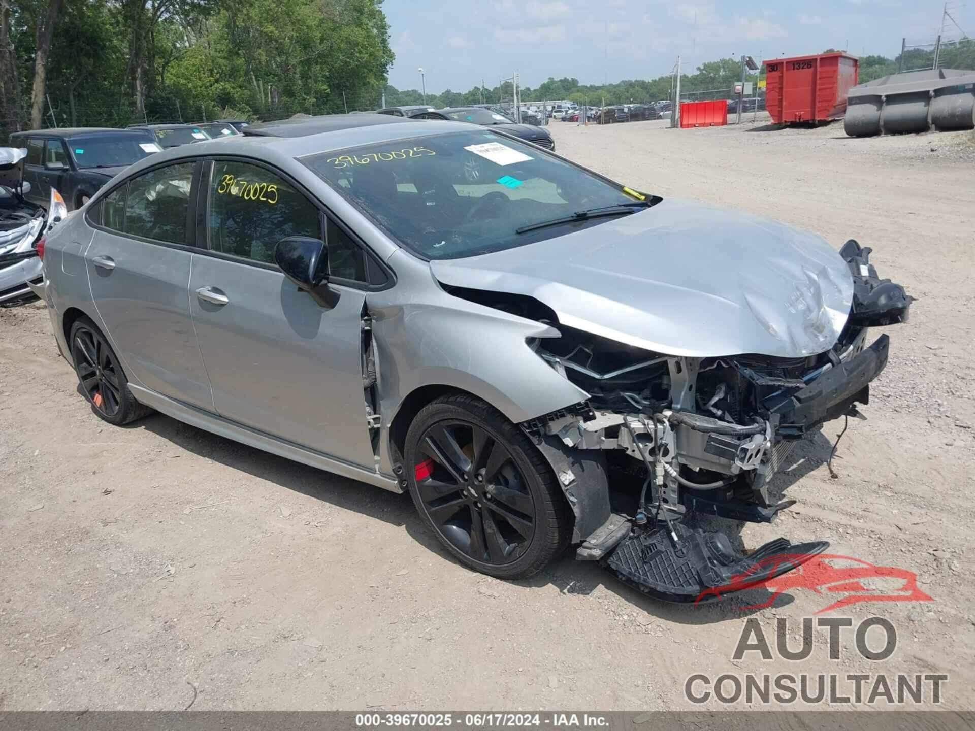 CHEVROLET CRUZE 2018 - 1G1BE5SM8J7106589