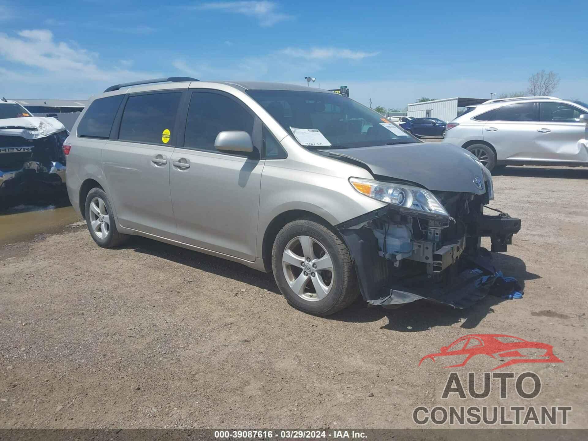 TOYOTA SIENNA 2017 - 5TDKZ3DC2HS812946