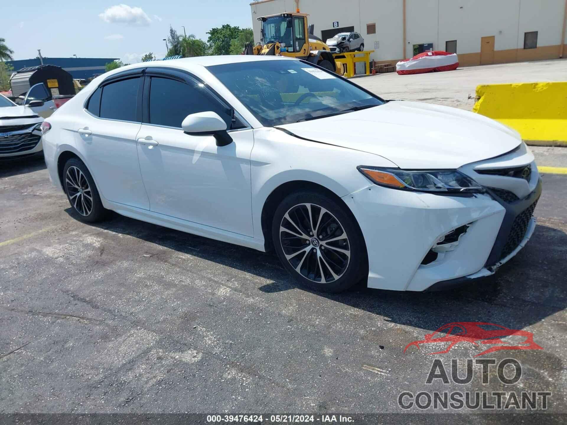 TOYOTA CAMRY 2018 - 4T1B11HK5JU027901