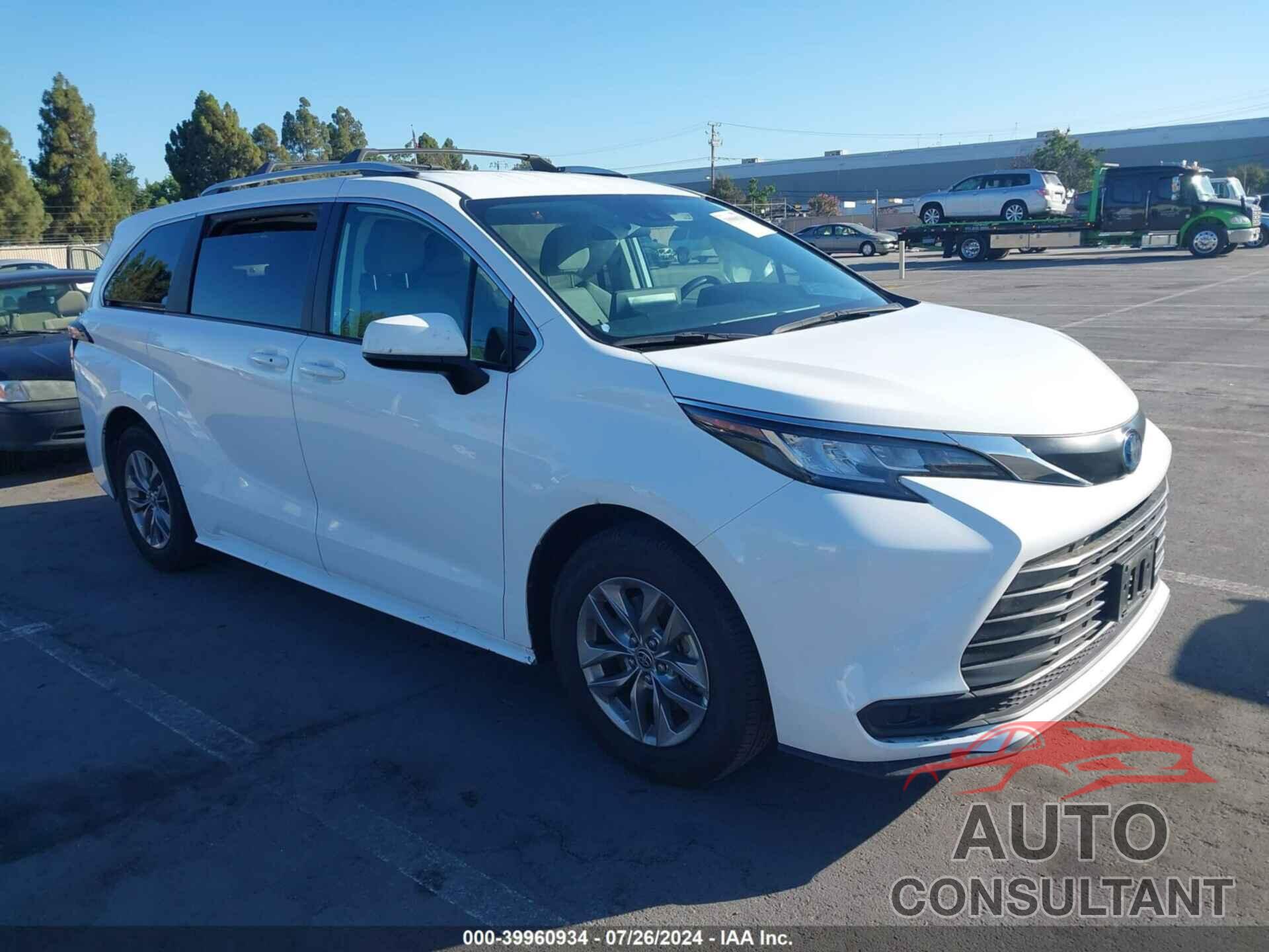 TOYOTA SIENNA 2023 - 5TDKRKEC8PS150880