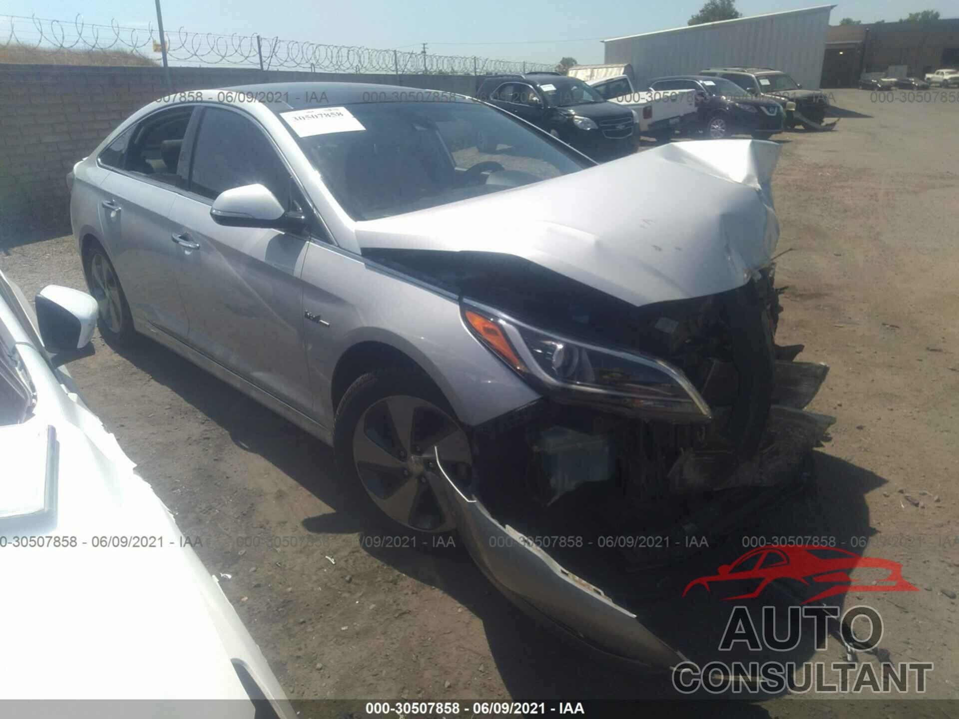 HYUNDAI SONATA HYBRID 2017 - KMHE34L15HA051228