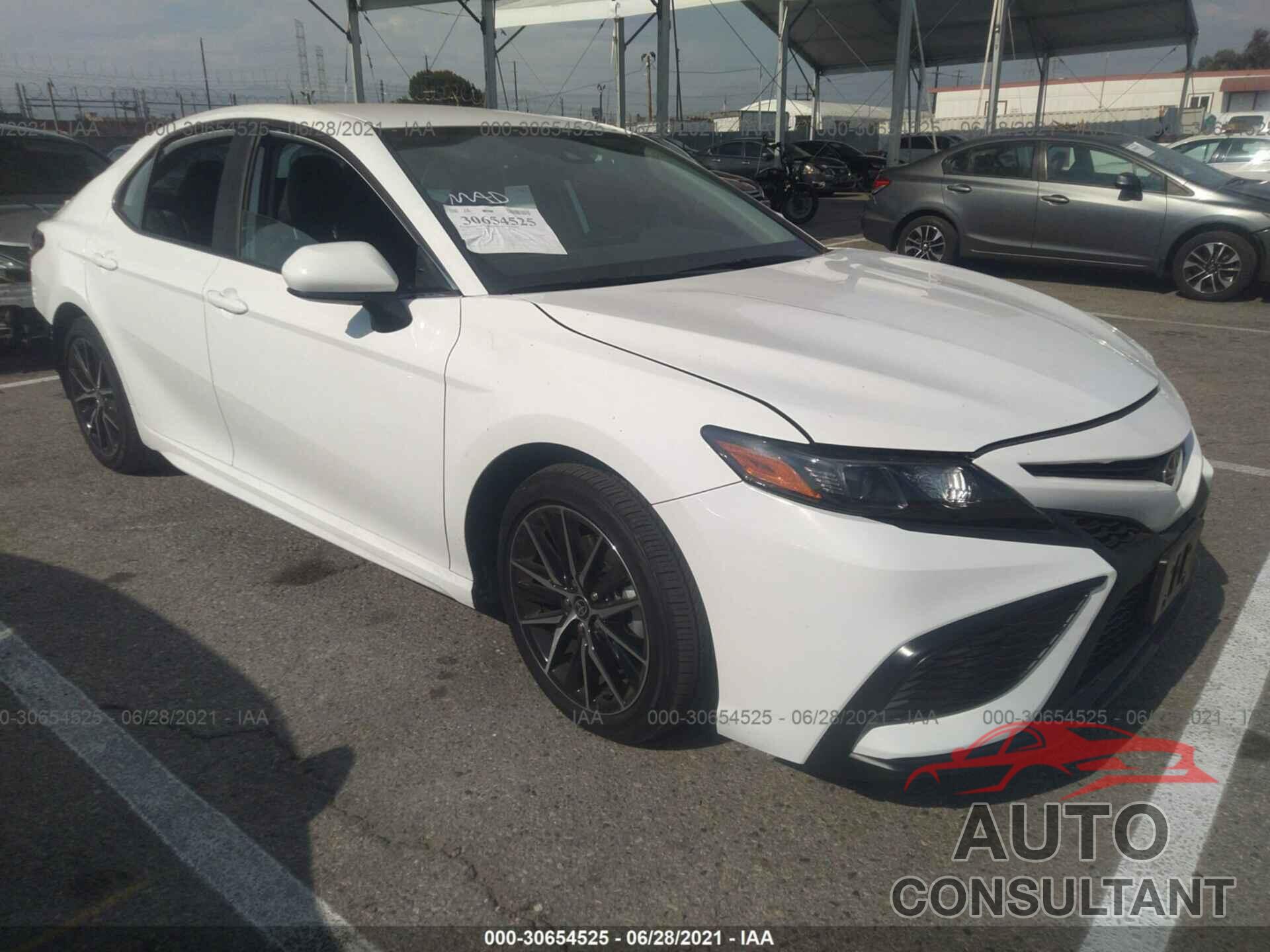 TOYOTA CAMRY 2021 - 4T1G11AK3MU422985