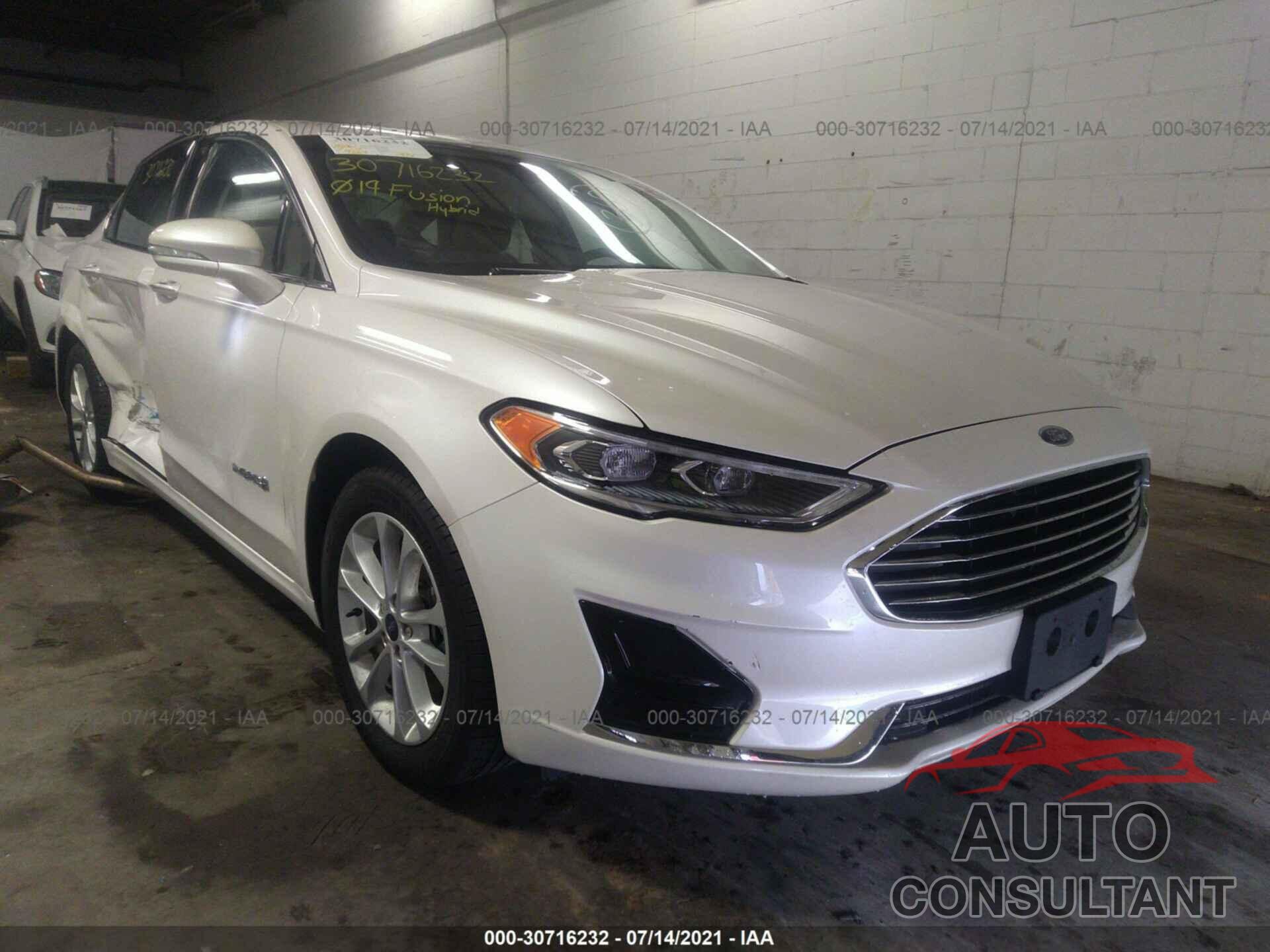 FORD FUSION HYBRID 2019 - 3FA6P0MU4KR125773