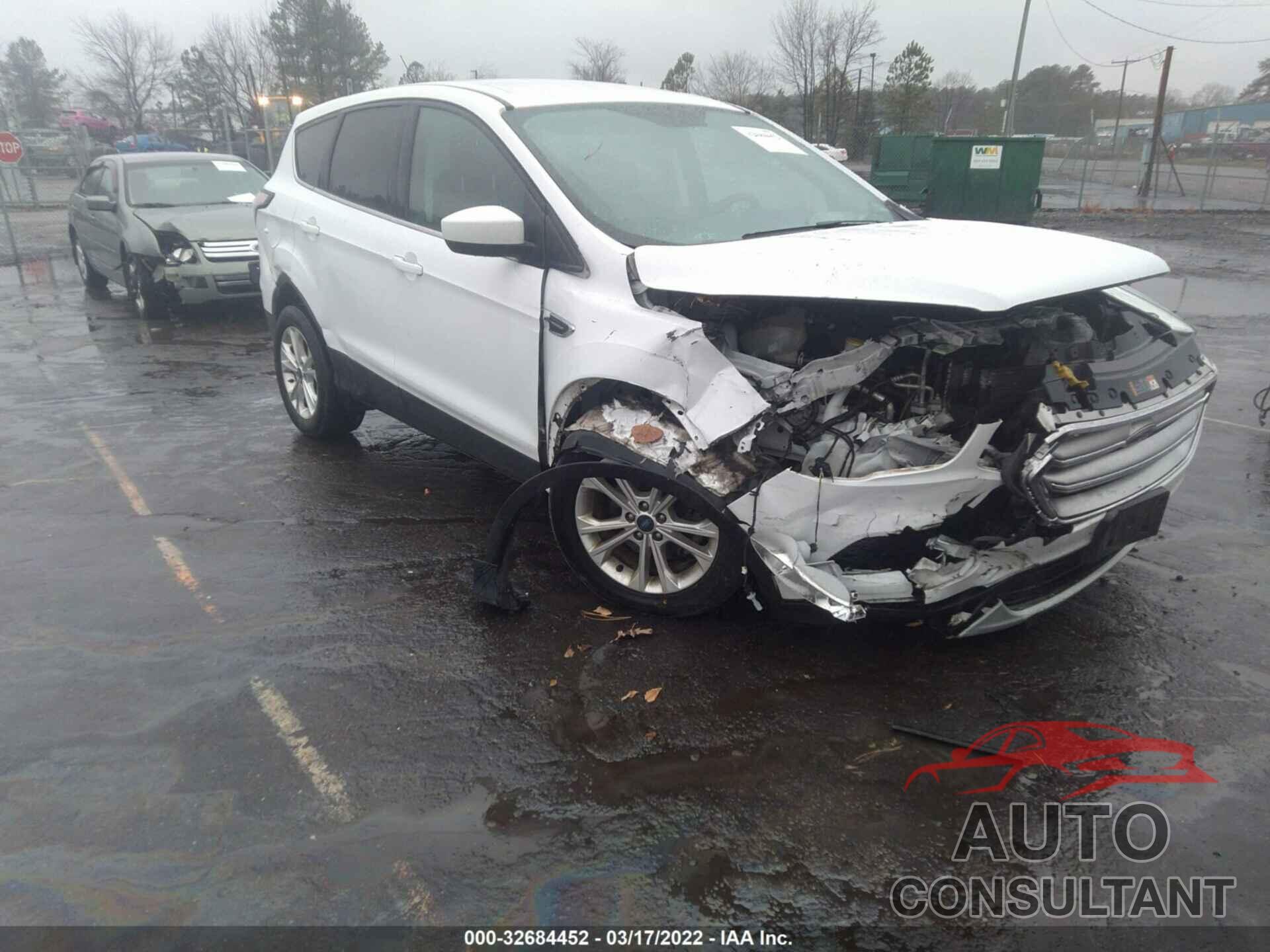 FORD ESCAPE 2017 - 1FMCU0GD4HUC07811