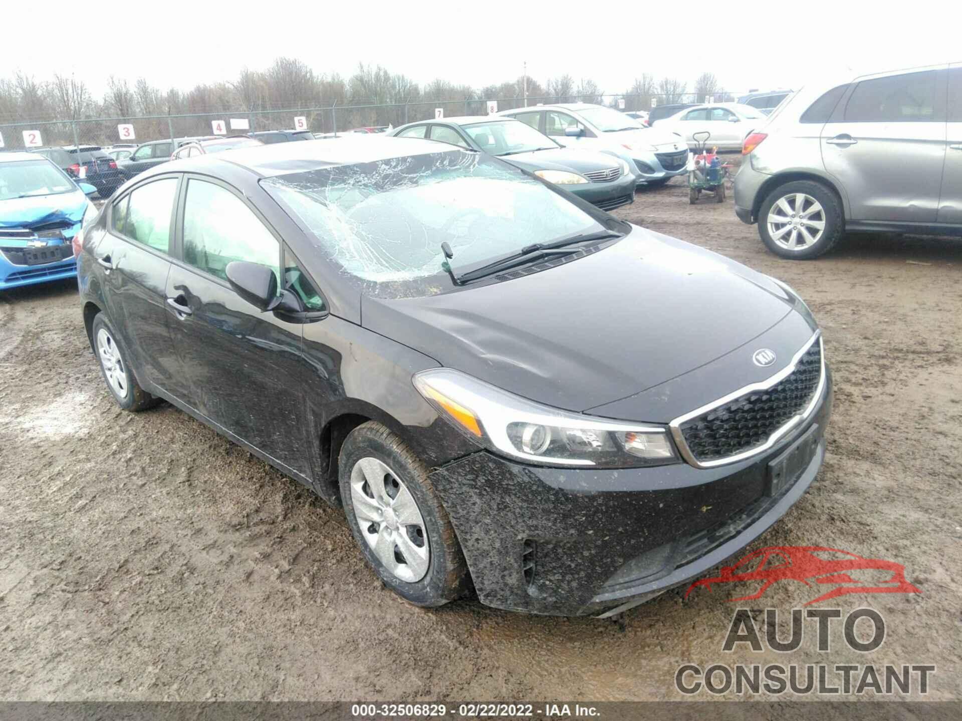 KIA FORTE 2018 - 3KPFK4A76JE234935