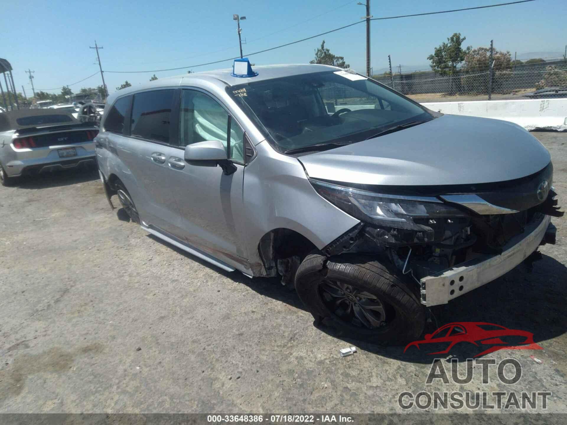 TOYOTA SIENNA 2021 - 5TDKRKEC3MS011039