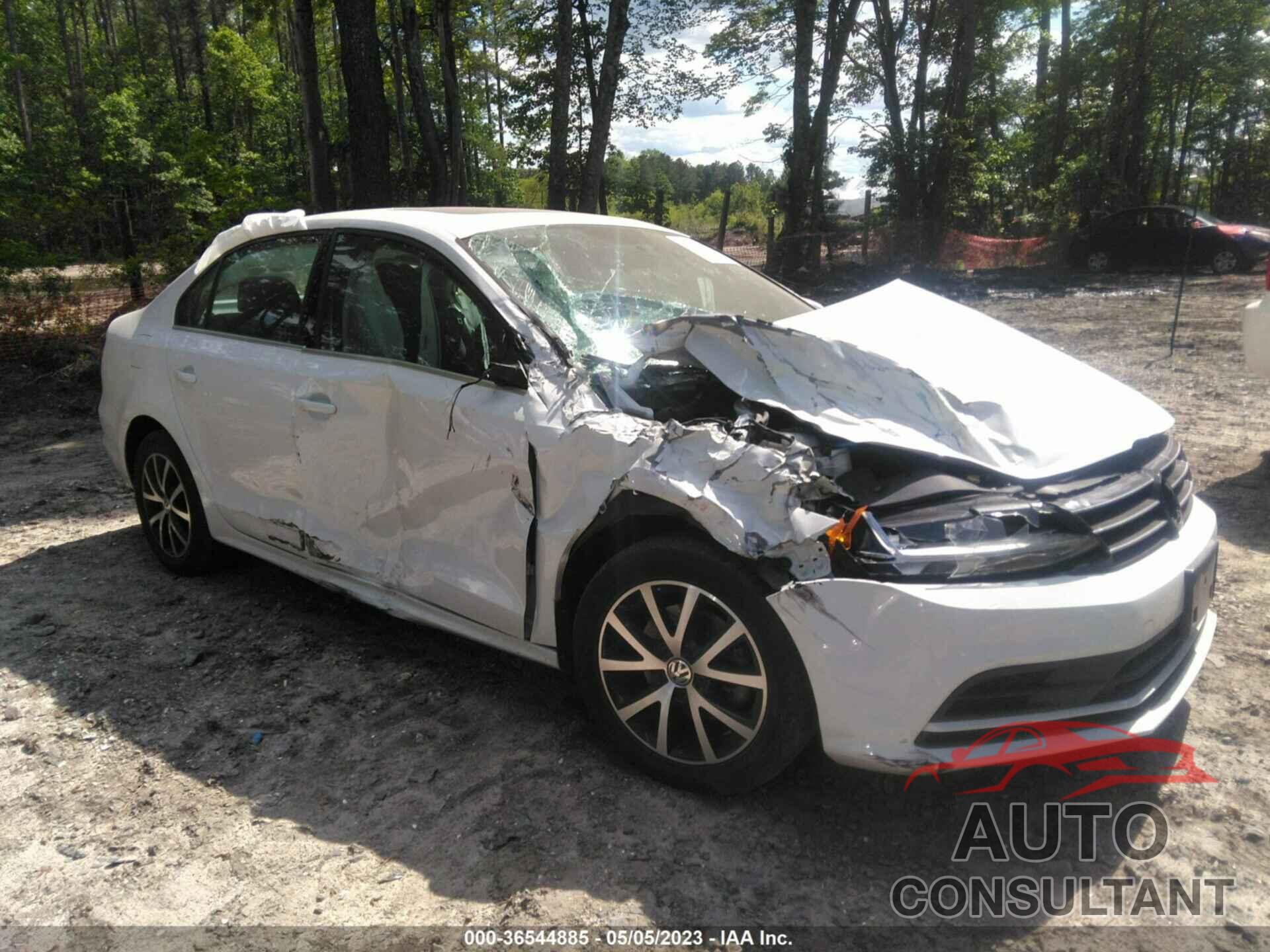 VOLKSWAGEN JETTA 2017 - 3VWDB7AJXHM275893