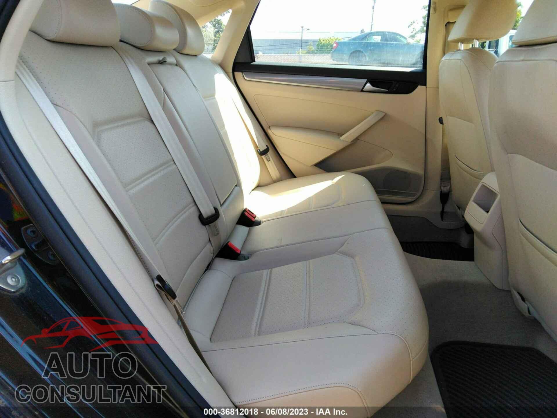 VOLKSWAGEN PASSAT 2015 - 1VWAT7A38FC080357