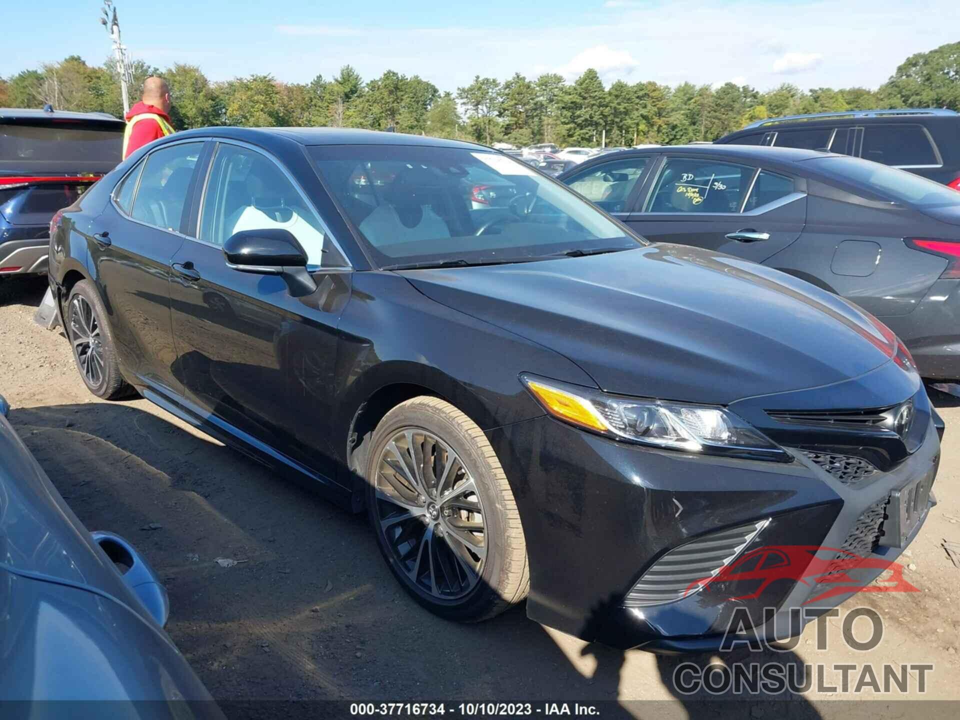 TOYOTA CAMRY 2018 - 4T1B11HK8JU155984