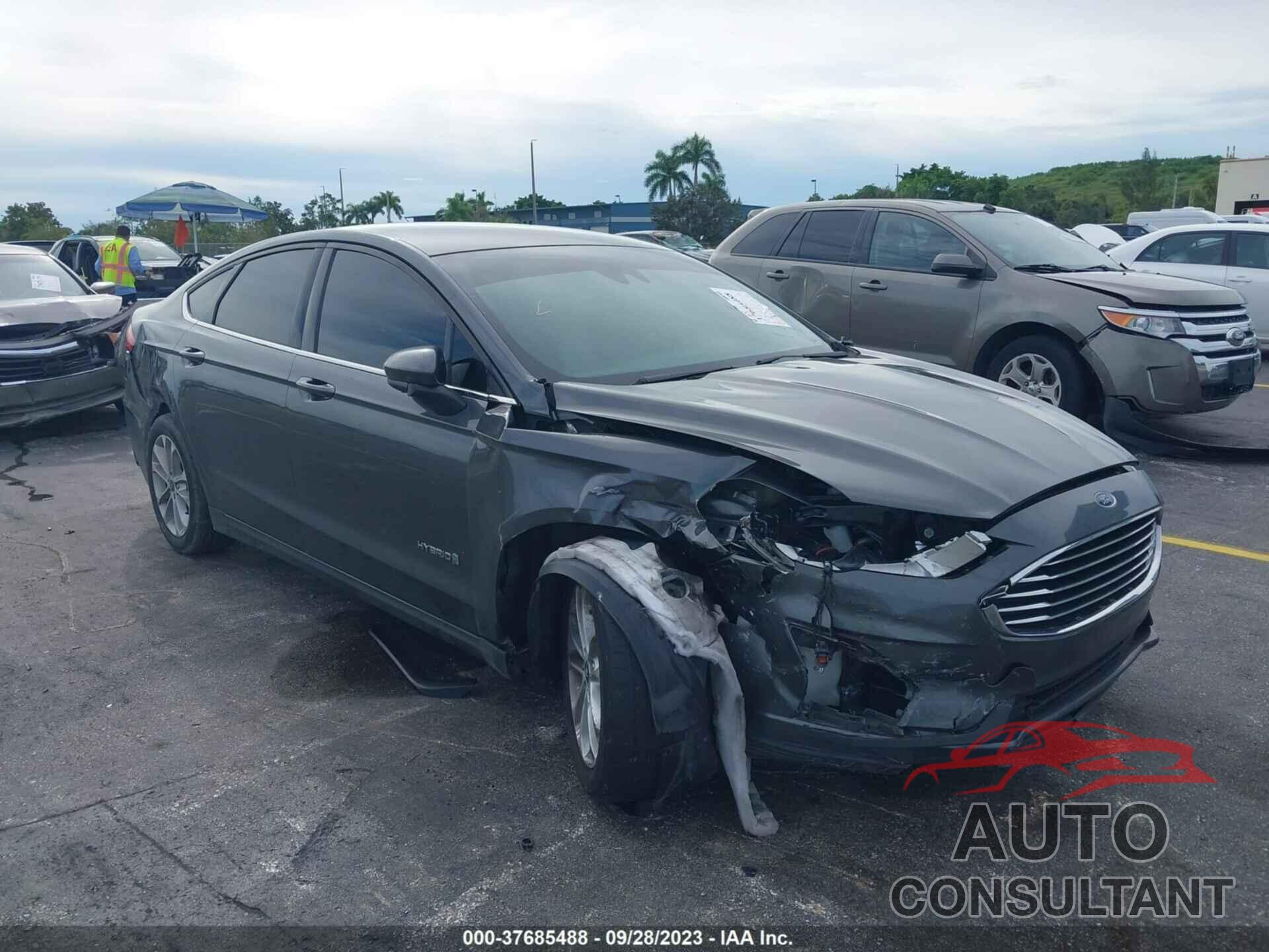 FORD FUSION HYBRID 2019 - 3FA6P0LU5KR261797