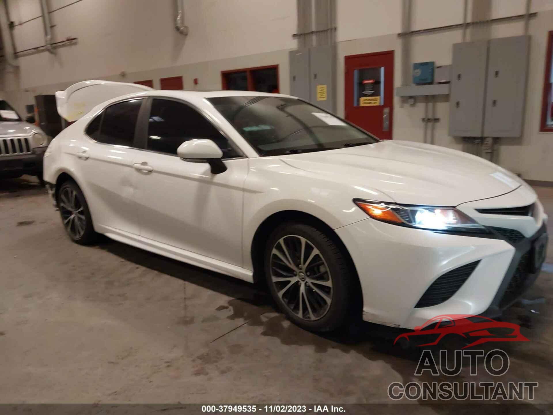 TOYOTA CAMRY 2018 - 4T1B11HK1JU523793