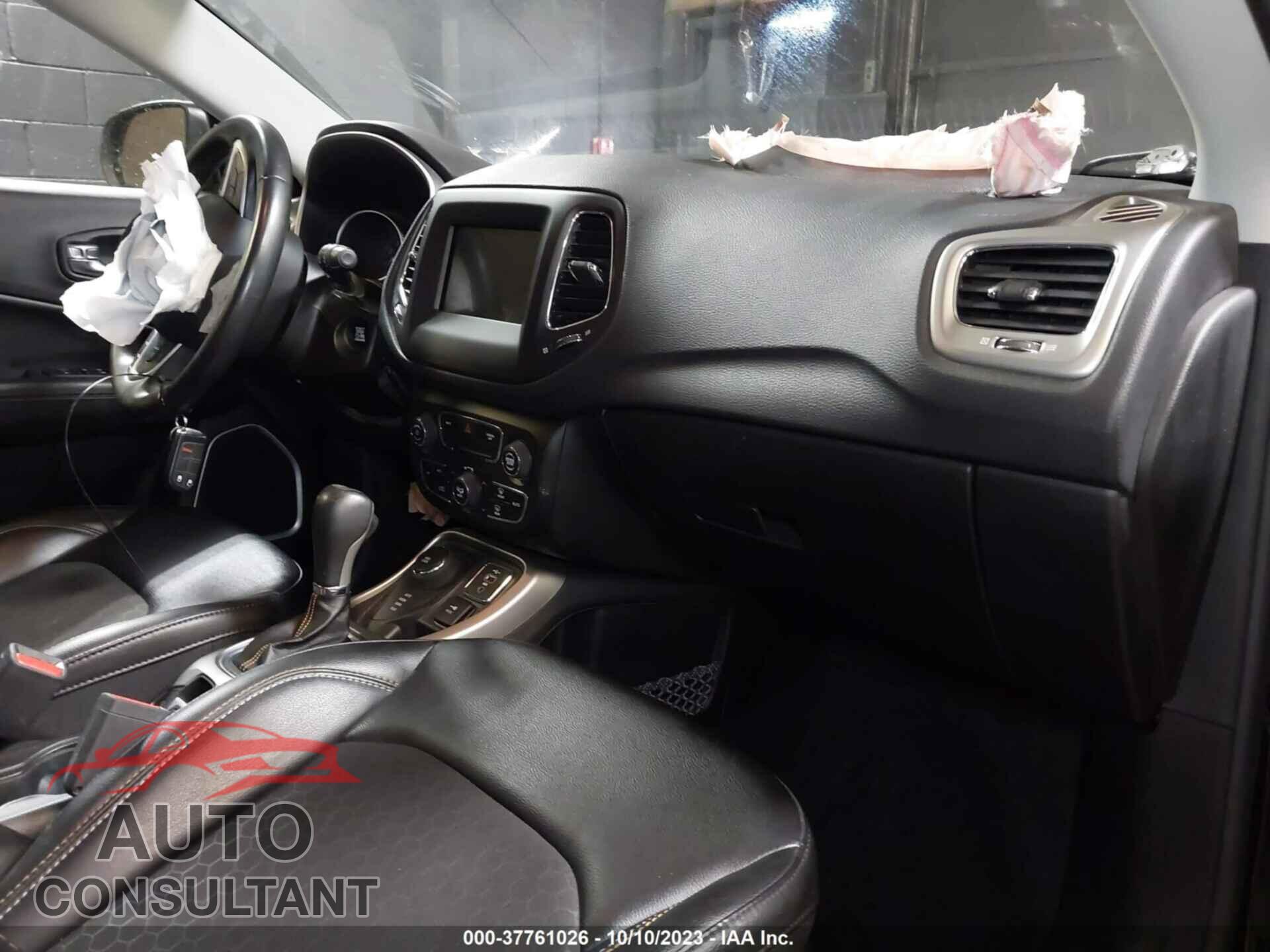 JEEP COMPASS 2020 - 3C4NJDBB9LT100467