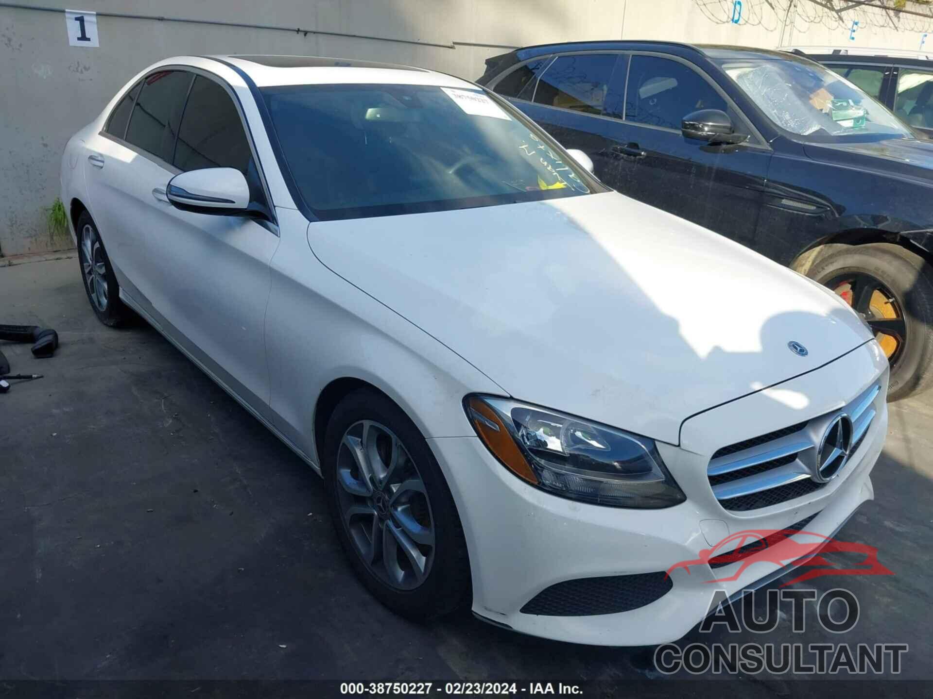 MERCEDES-BENZ C 300 2018 - 55SWF4JB5JU262386