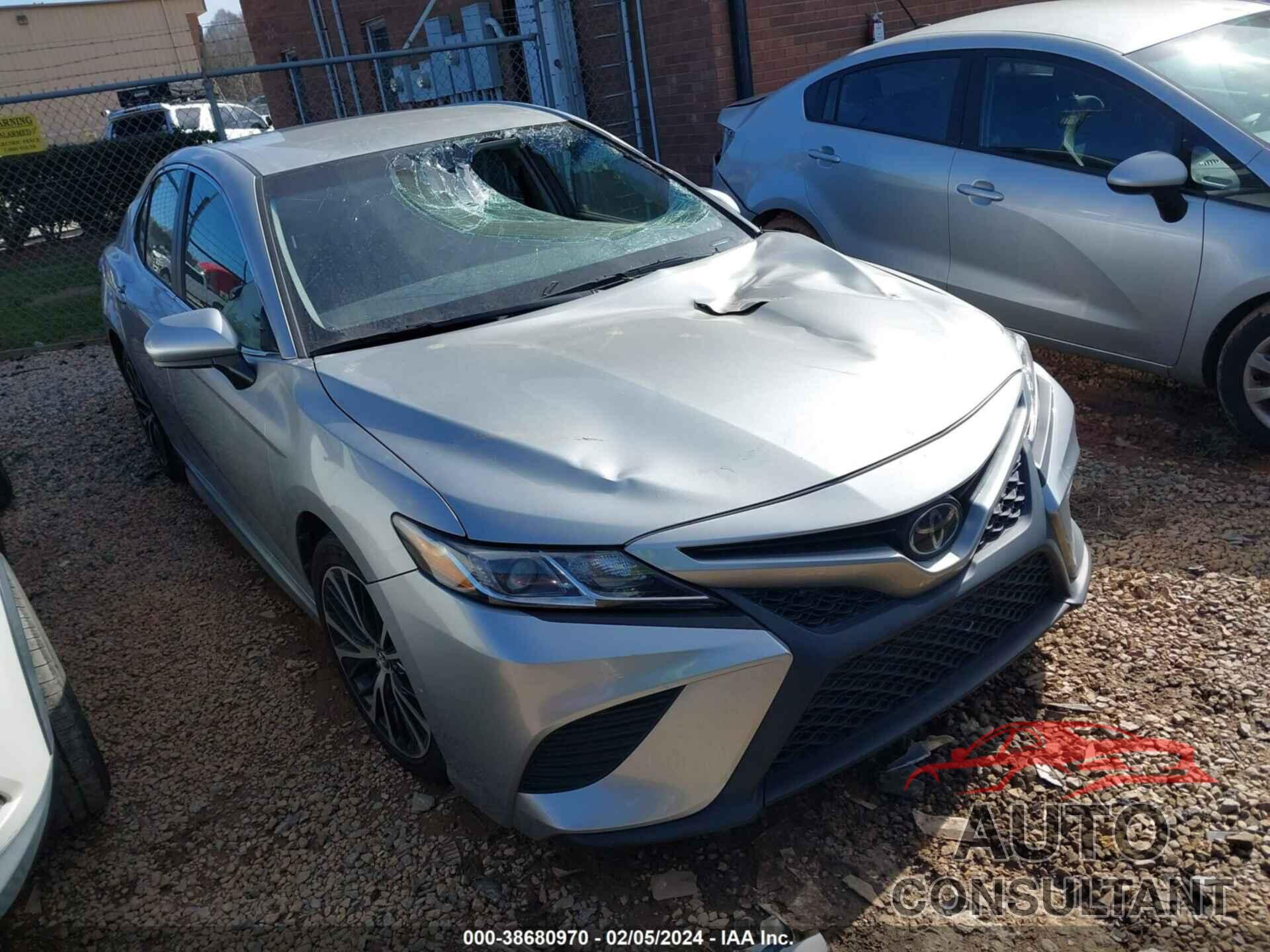 TOYOTA CAMRY 2018 - 4T1B11HK4JU020596