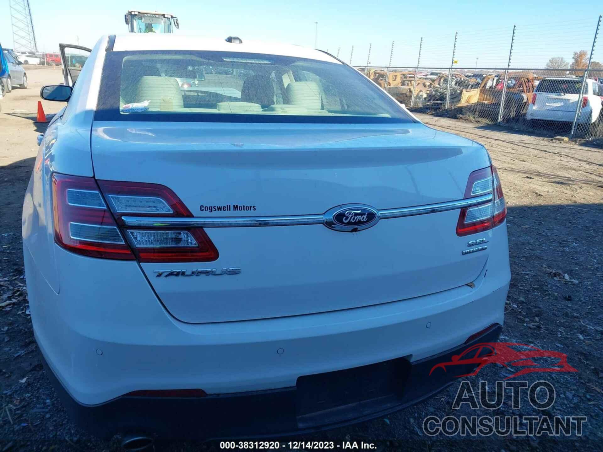 FORD TAURUS 2018 - 1FAHP2E85JG133148