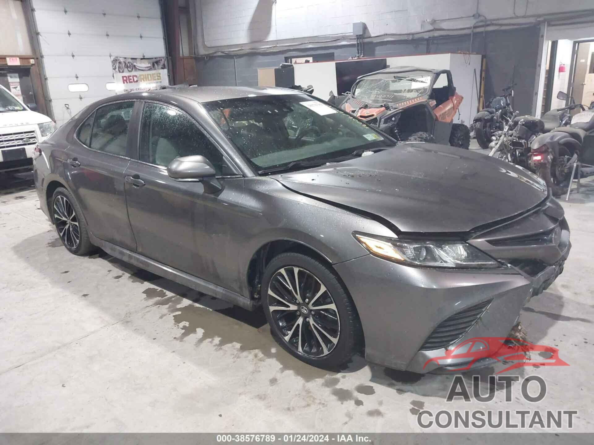 TOYOTA CAMRY 2018 - 4T1B11HK7JU670183