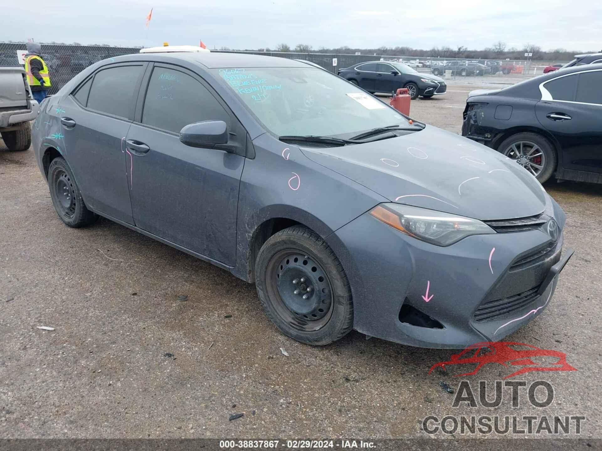 TOYOTA COROLLA 2018 - 5YFBURHE5JP848576