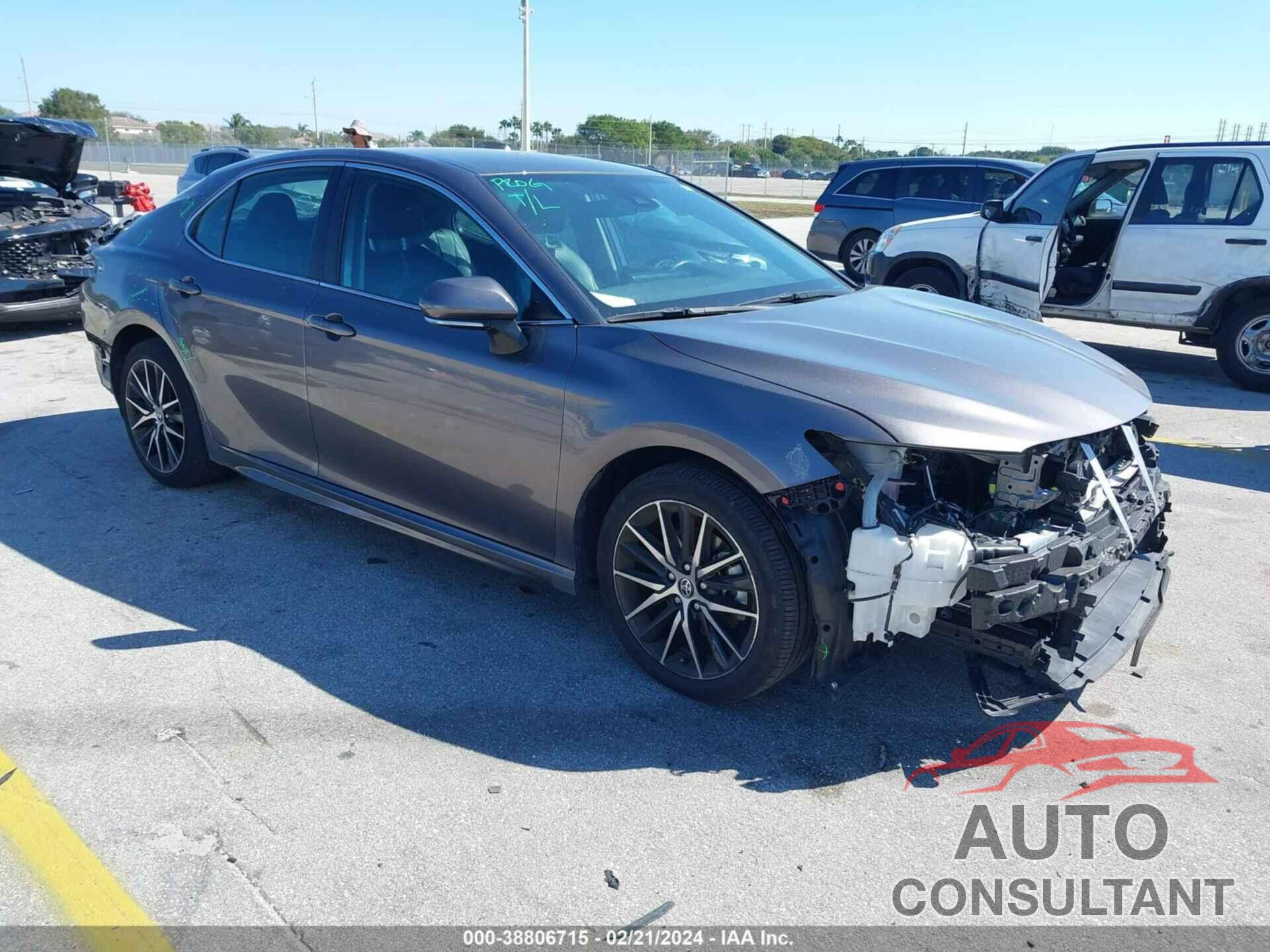 TOYOTA CAMRY 2022 - 4T1G11AK7NU634189