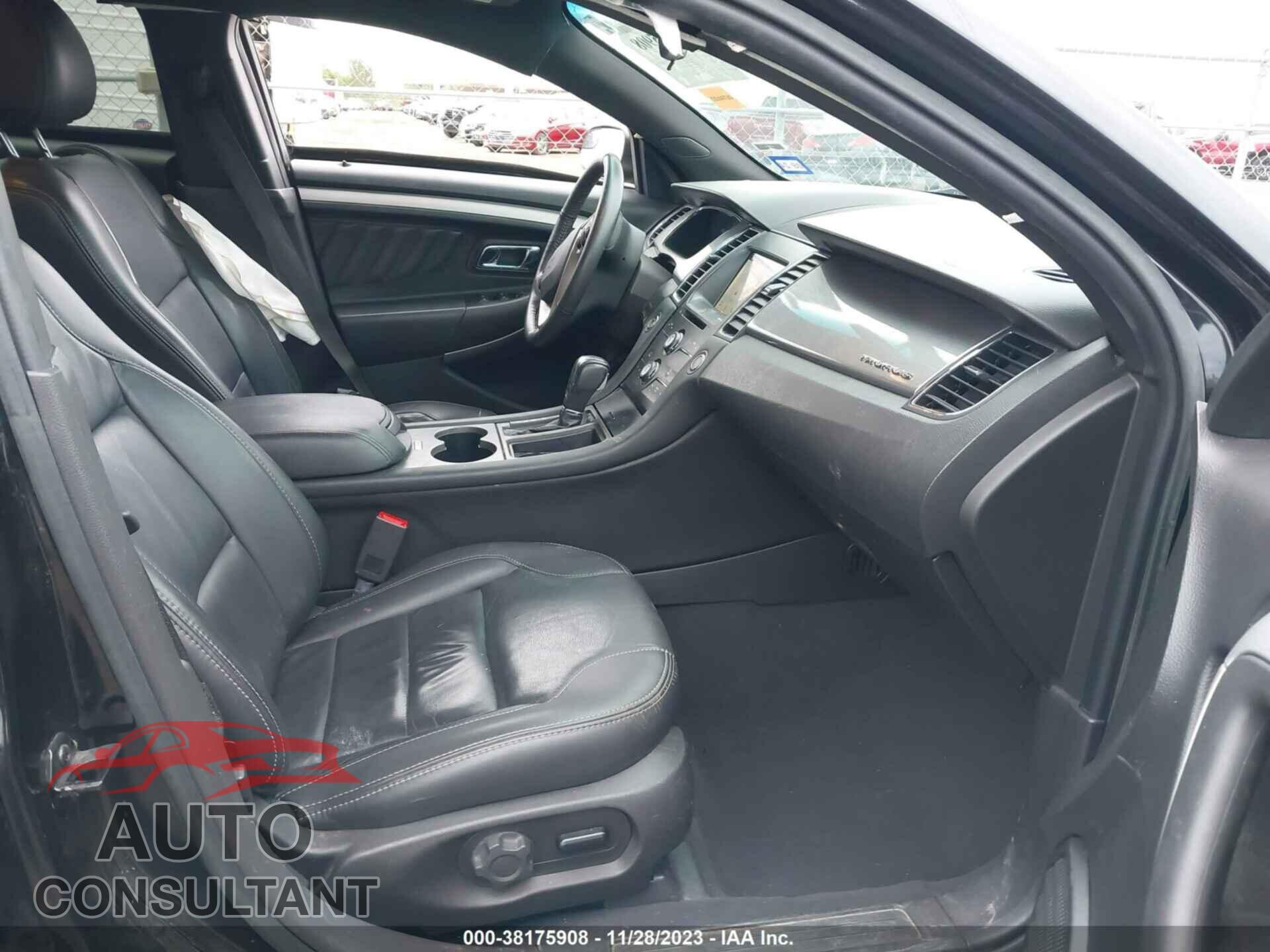 FORD TAURUS 2019 - 1FAHP2E82KG100982