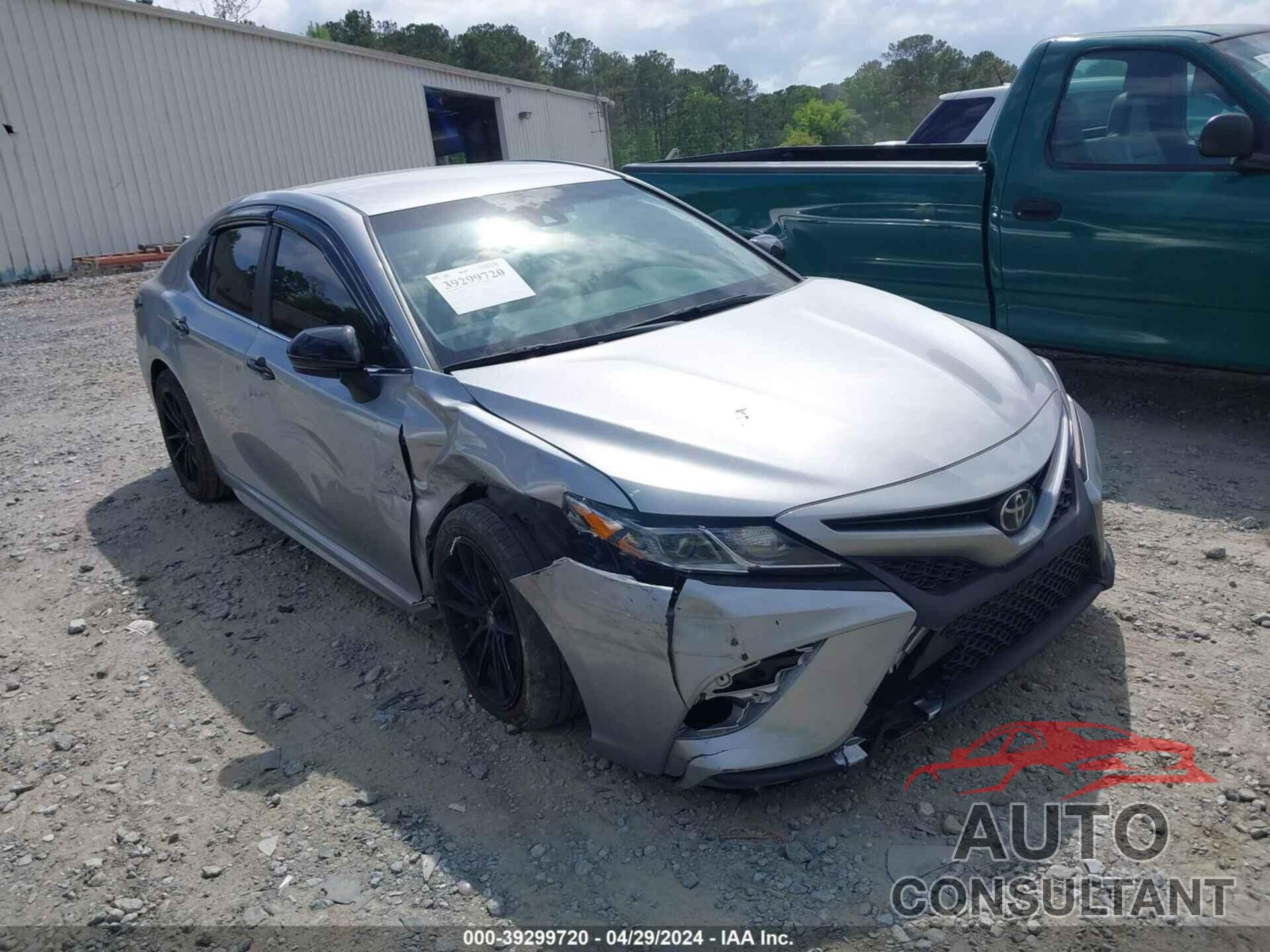 TOYOTA CAMRY 2018 - 4T1B11HK6JU158088