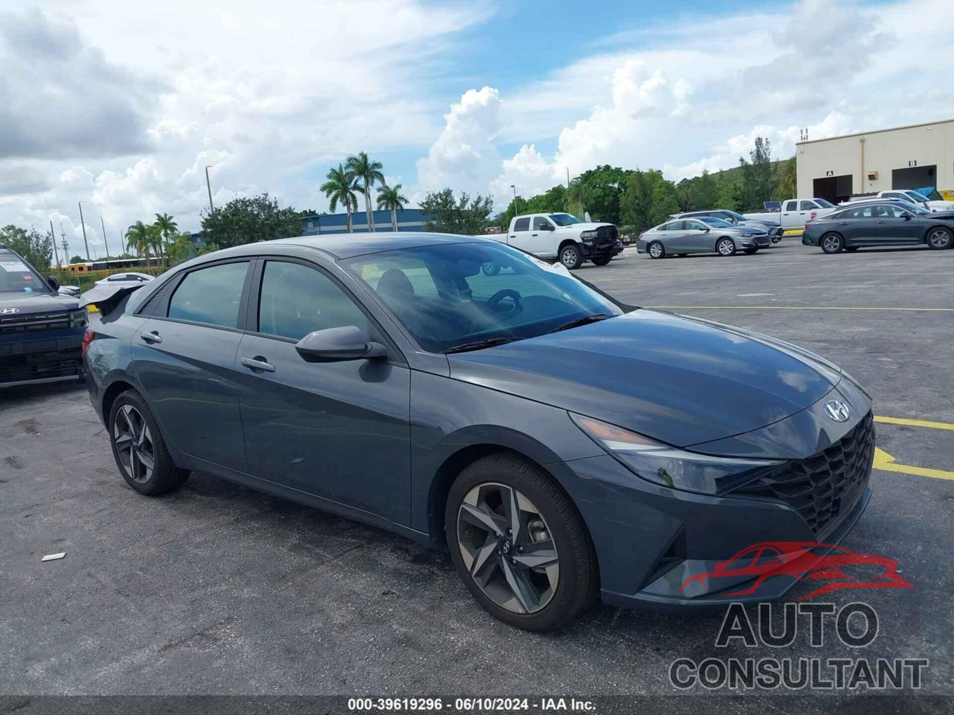 HYUNDAI ELANTRA 2023 - KMHLS4AG3PU612315