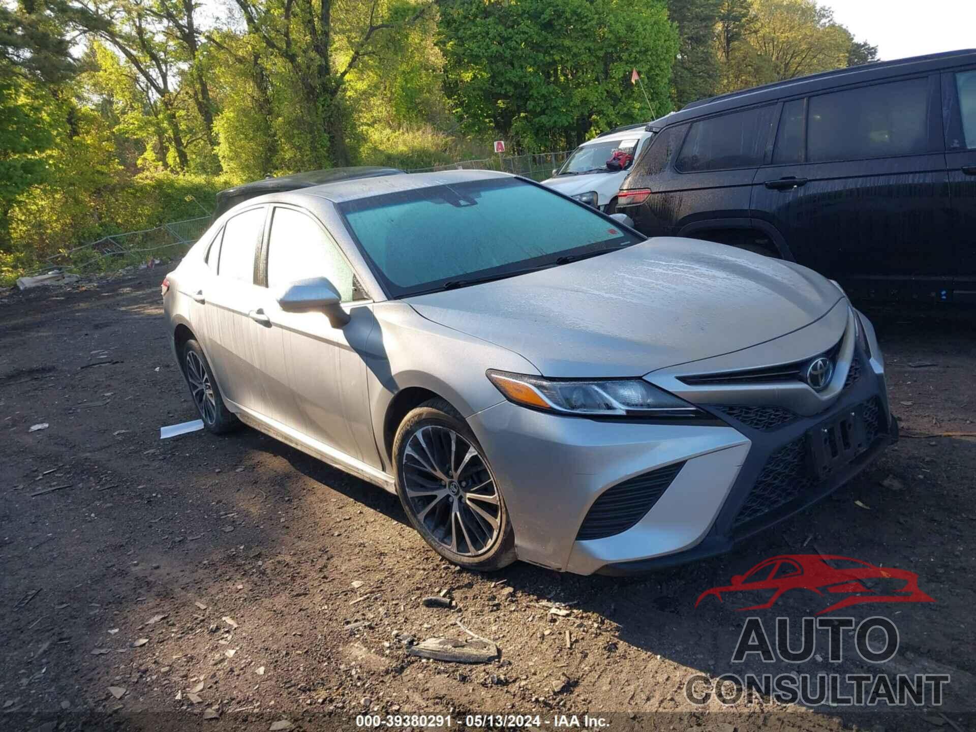 TOYOTA CAMRY 2018 - 4T1B11HK0JU133221