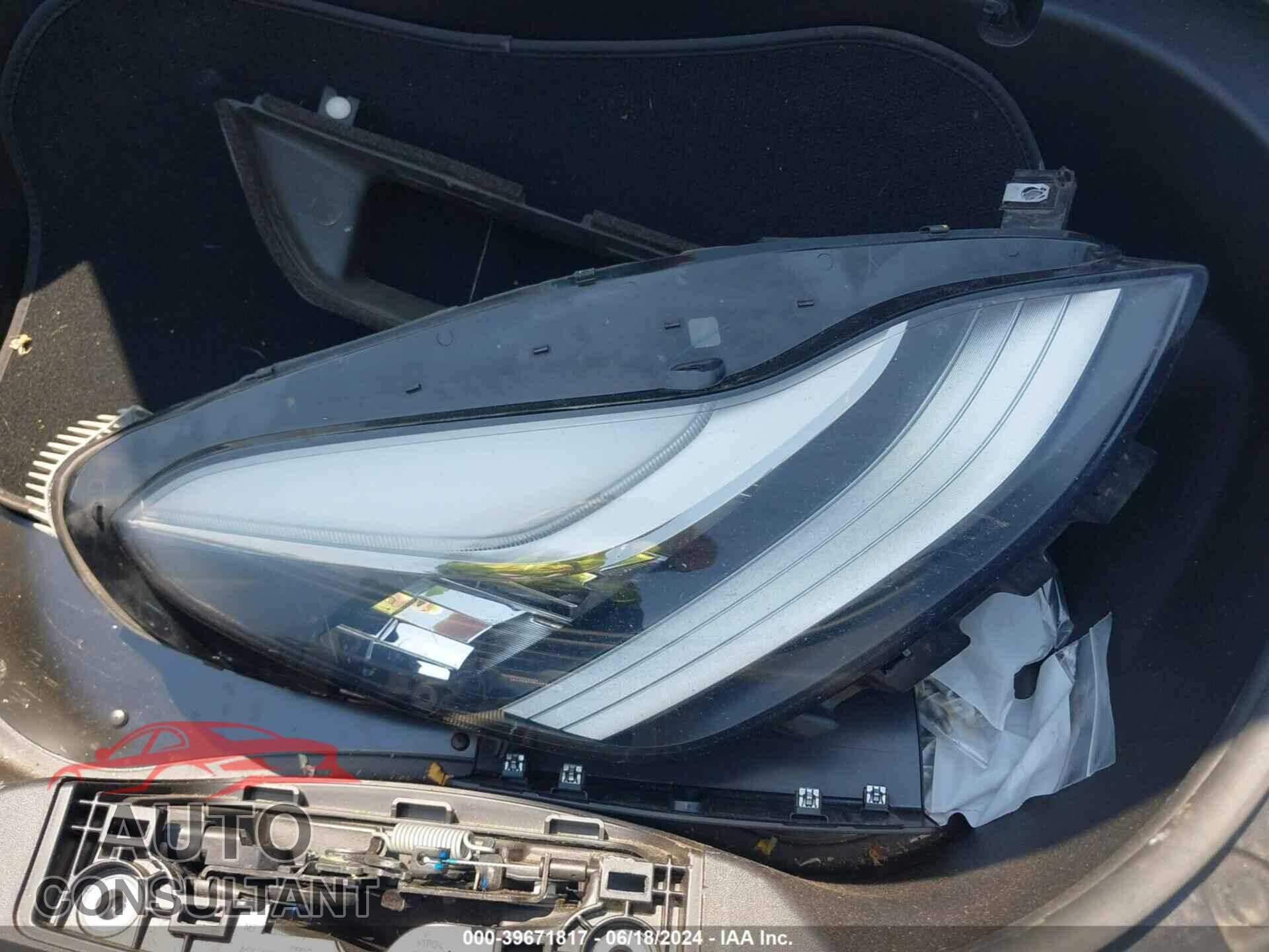 TESLA MODEL 3 2018 - 5YJ3E1EBXJF170495