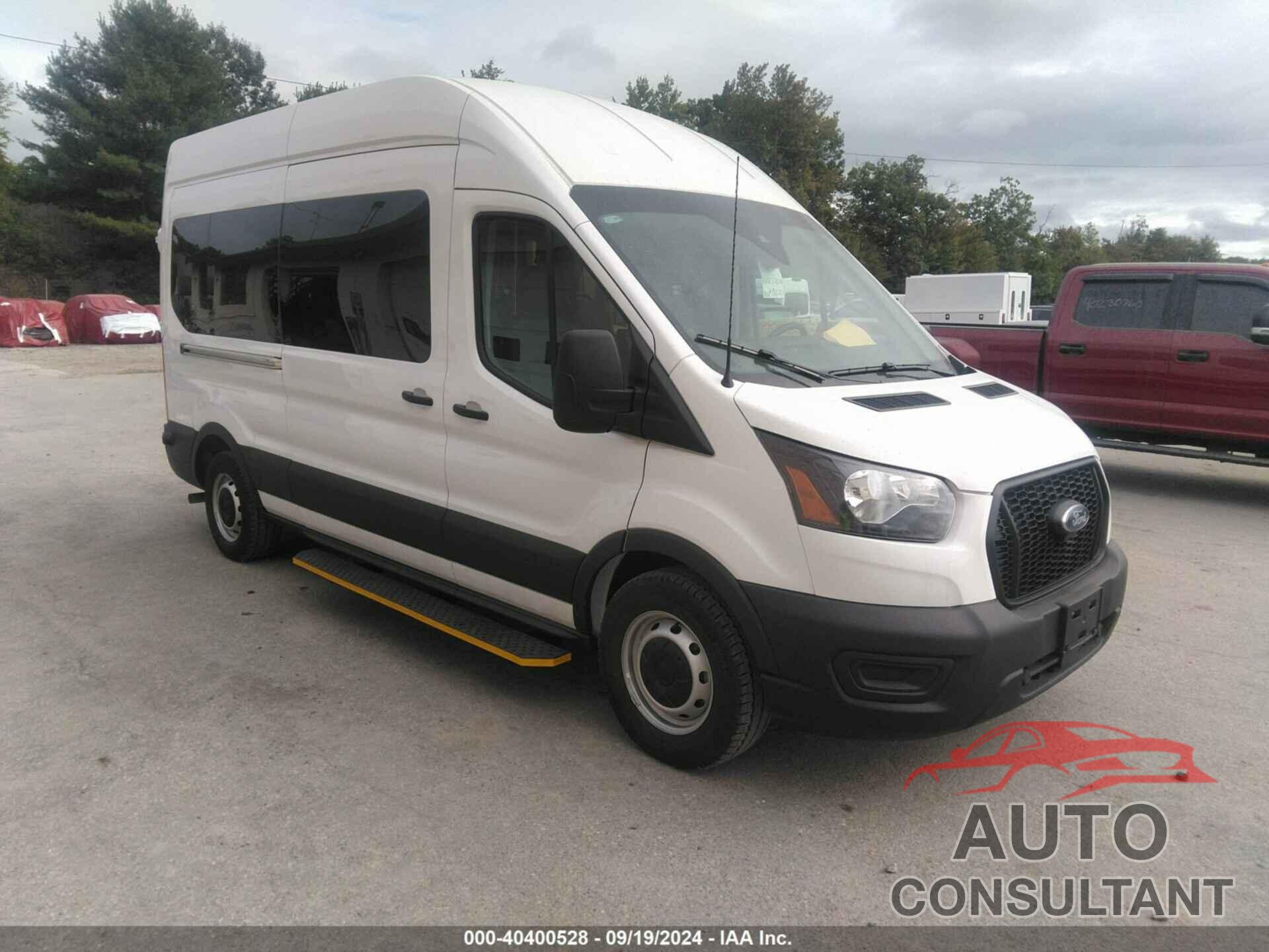 FORD TRANSIT PASSENGER 2024 - 1FDAX2X87RKA57039