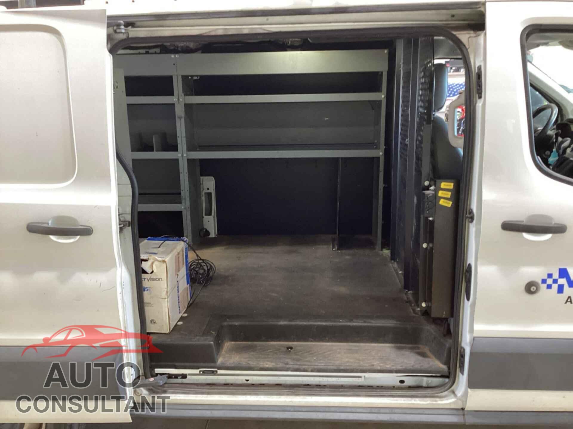 FORD TRANSIT-150 2017 - 1FTYE1YM7HKA68314