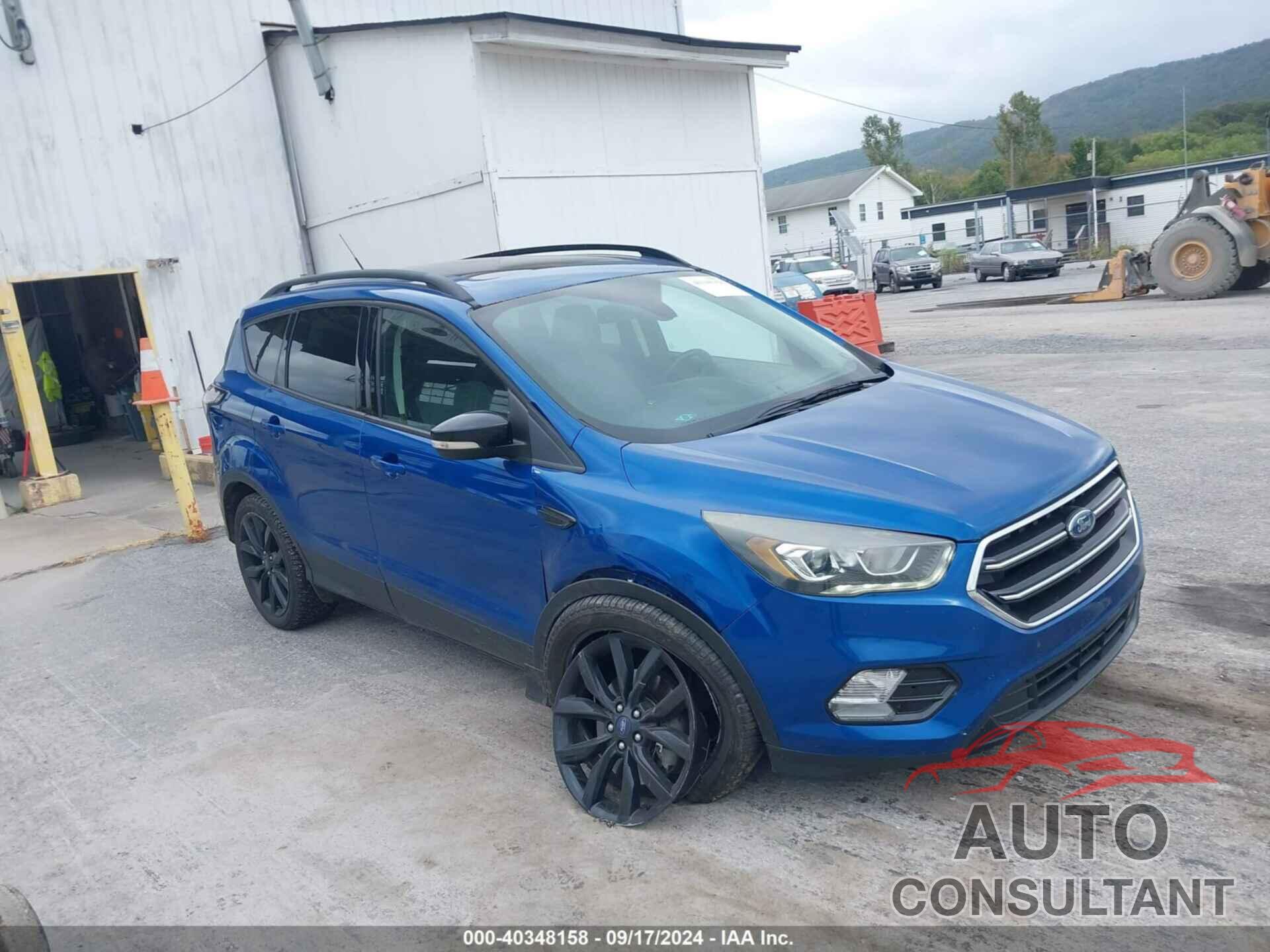 FORD ESCAPE 2017 - 1FMCU9J95HUA11689