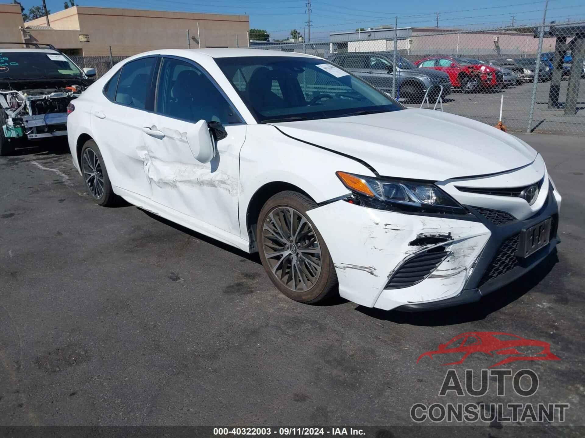 TOYOTA CAMRY 2018 - 4T1B11HK2JU047490