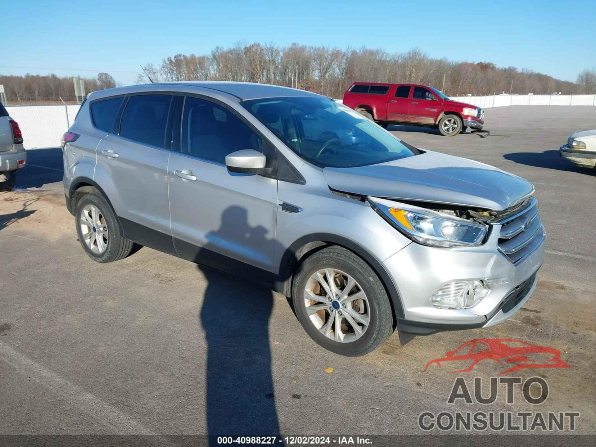 FORD ESCAPE 2017 - 1FMCU0GDXHUB49087