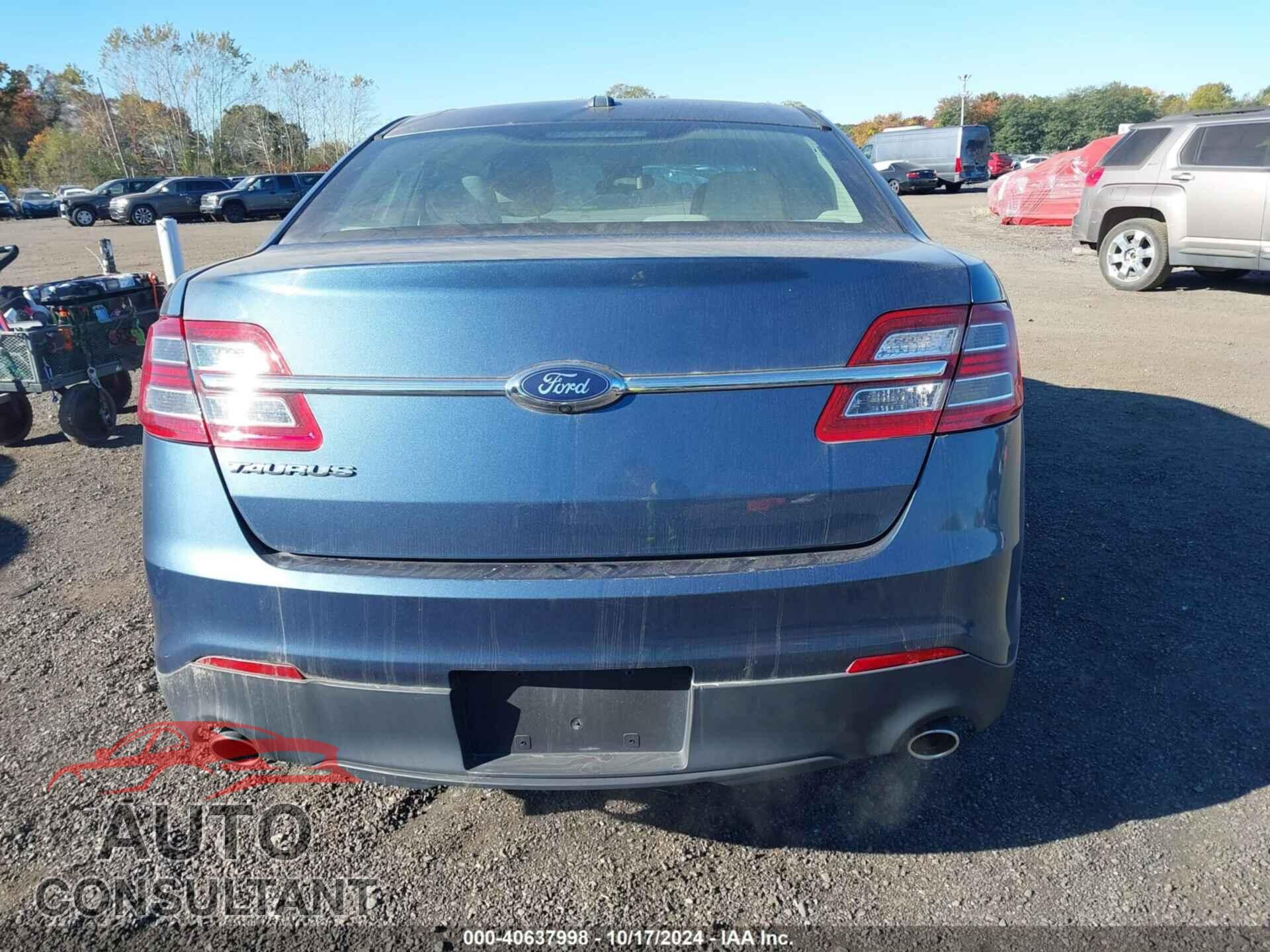 FORD TAURUS 2018 - 1FAHP2D86JG102704