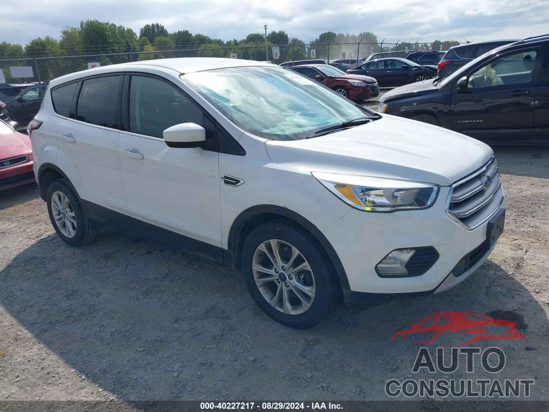 FORD ESCAPE 2017 - 1FMCU9G94HUB58206