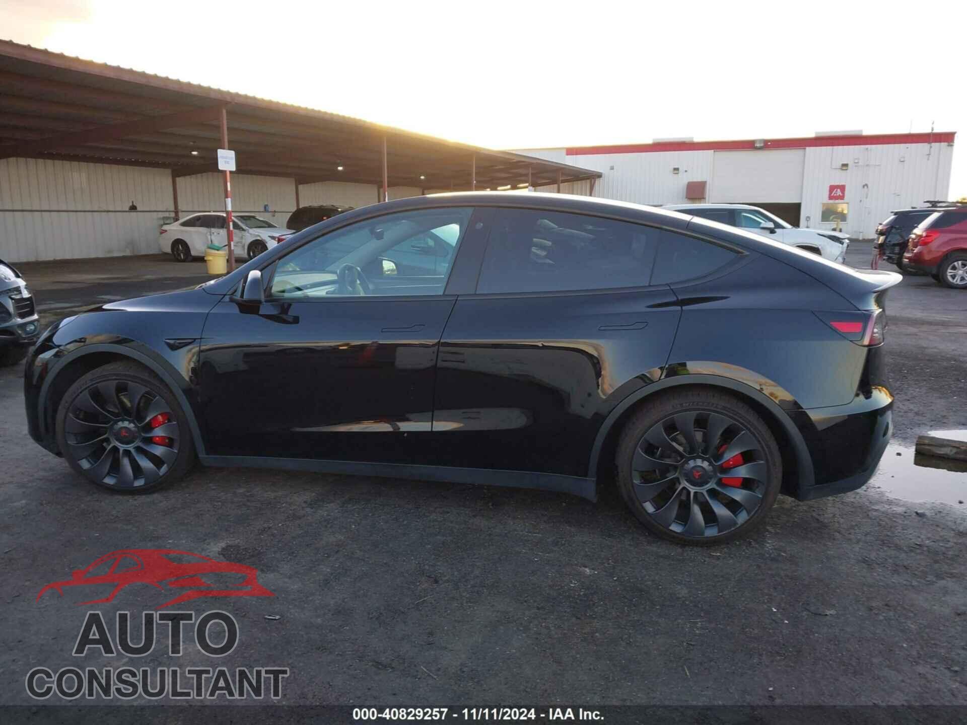 TESLA MODEL Y 2023 - 7SAYGDEF6PF668564