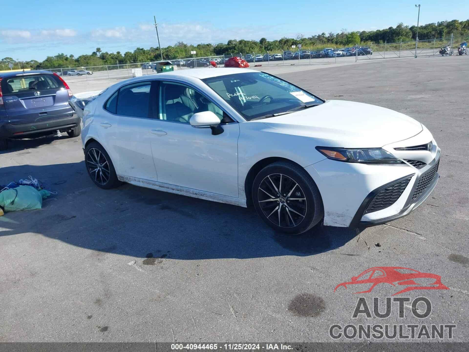 TOYOTA CAMRY 2022 - 4T1G11AK6NU054285