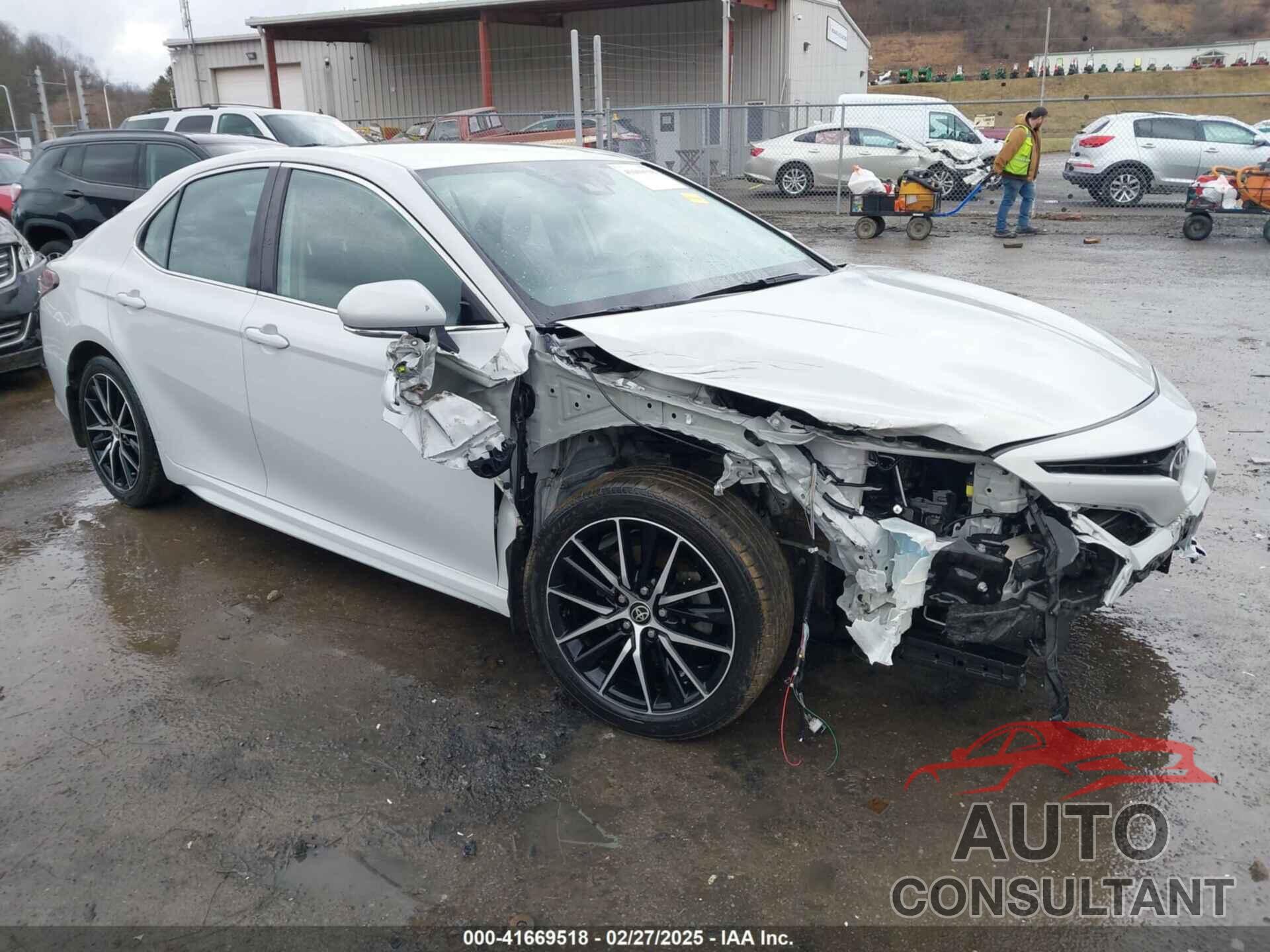 TOYOTA CAMRY 2022 - 4T1T11BK1NU052635