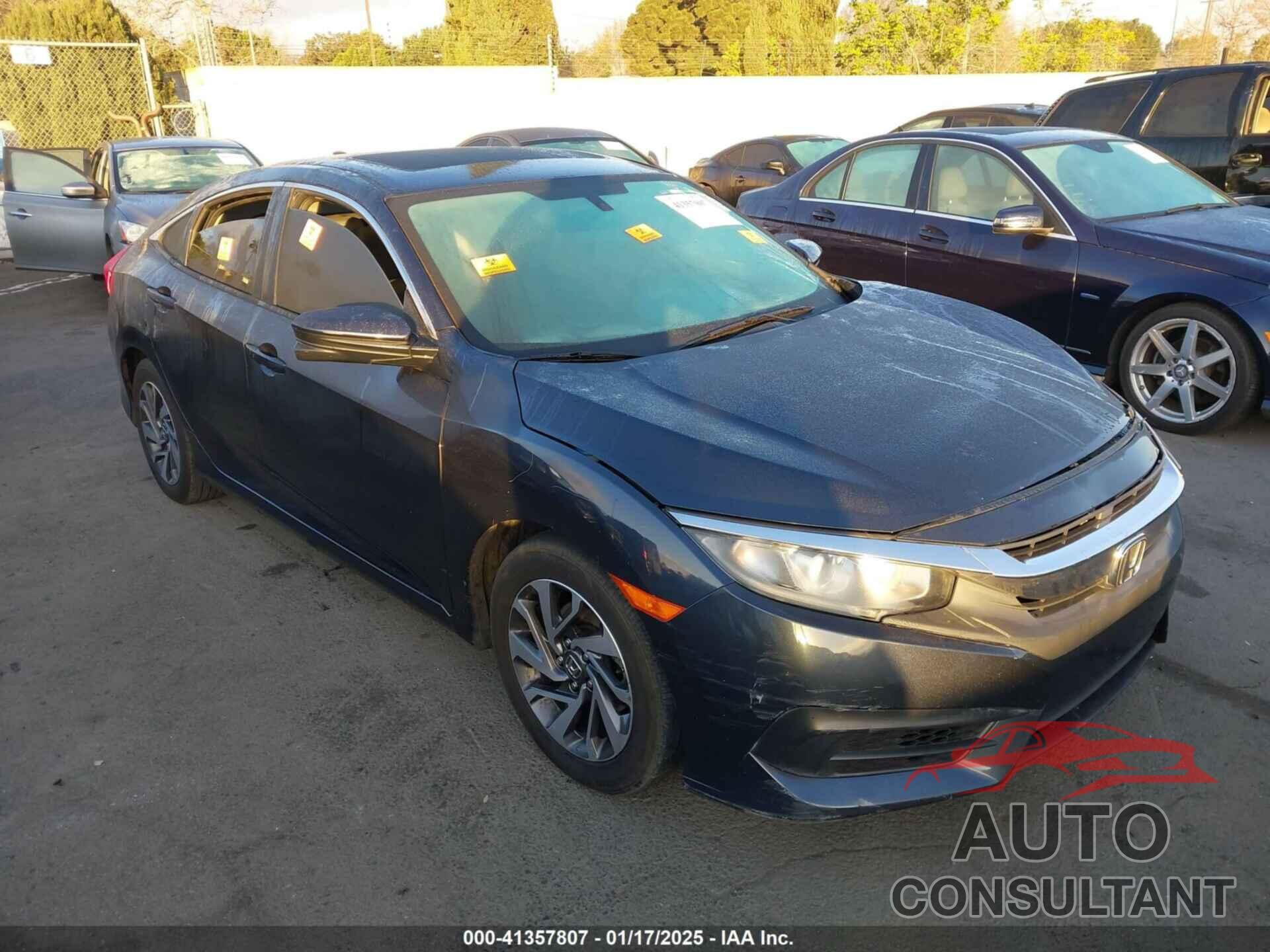HONDA CIVIC 2018 - 2HGFC2F75JH579275