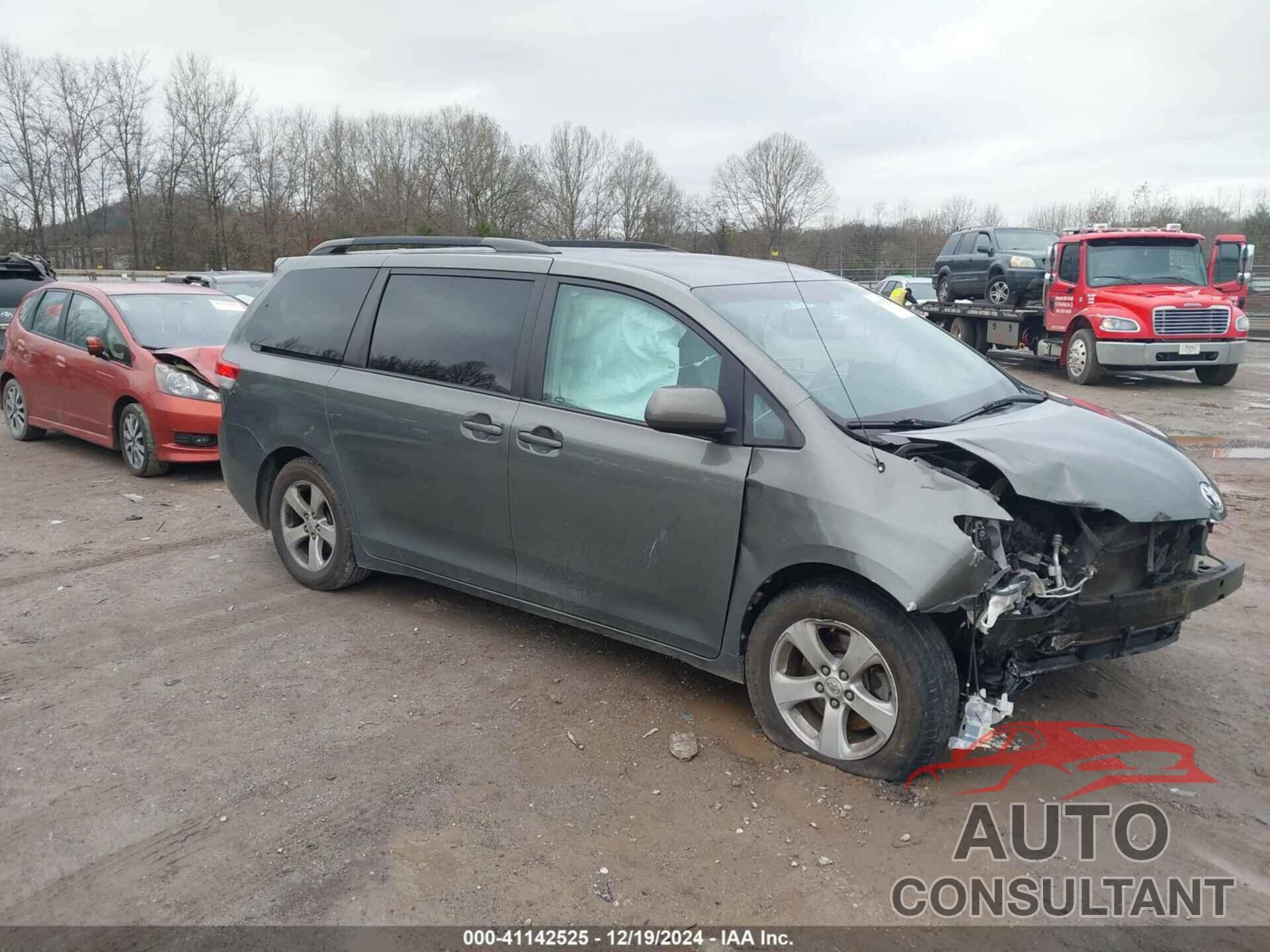 TOYOTA SIENNA 2011 - 5TDKK3DC1BS159375